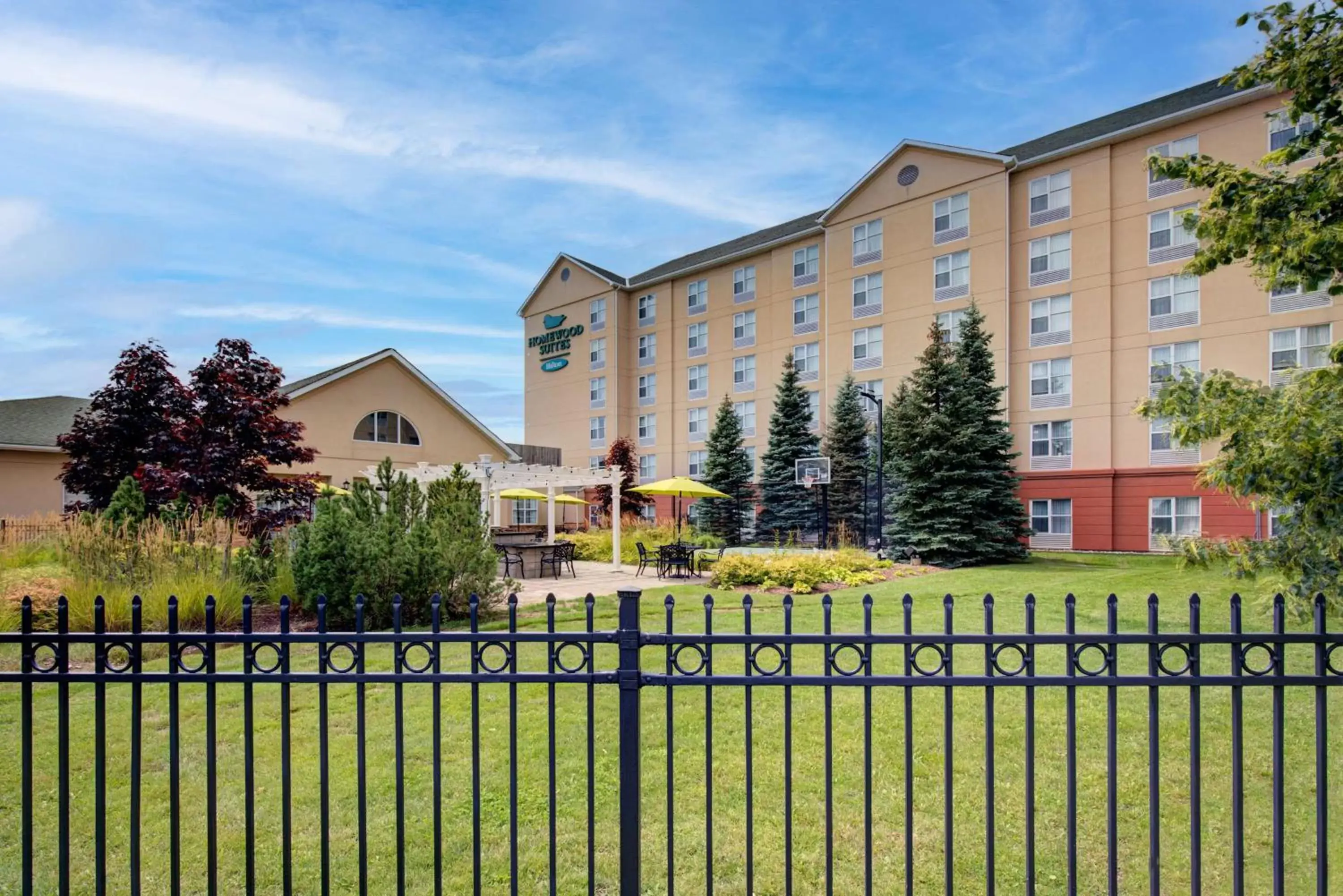 Property Building in Homewood Suites by Hilton Toronto-Oakville