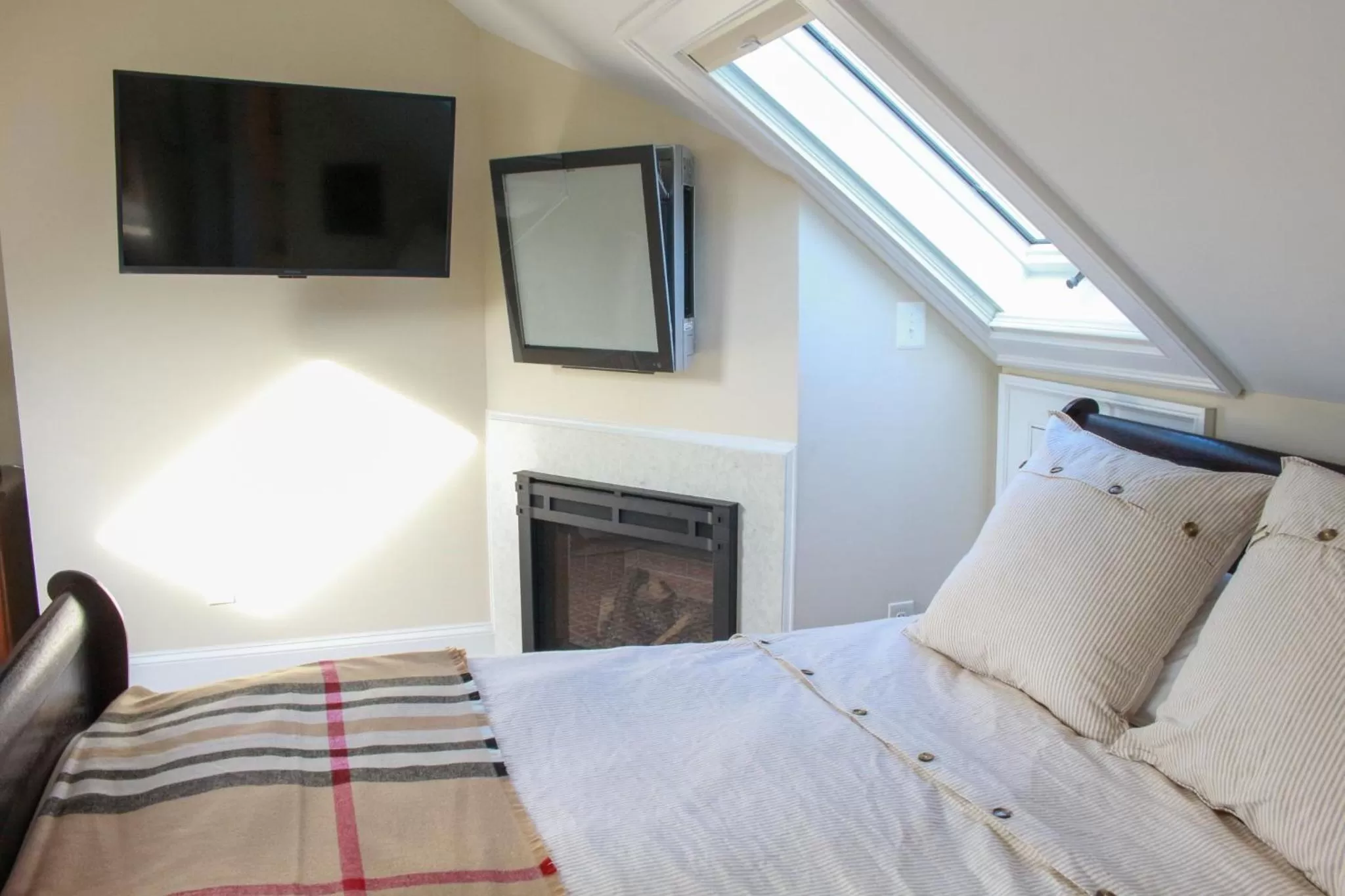 Bed in Mary's Land Farm