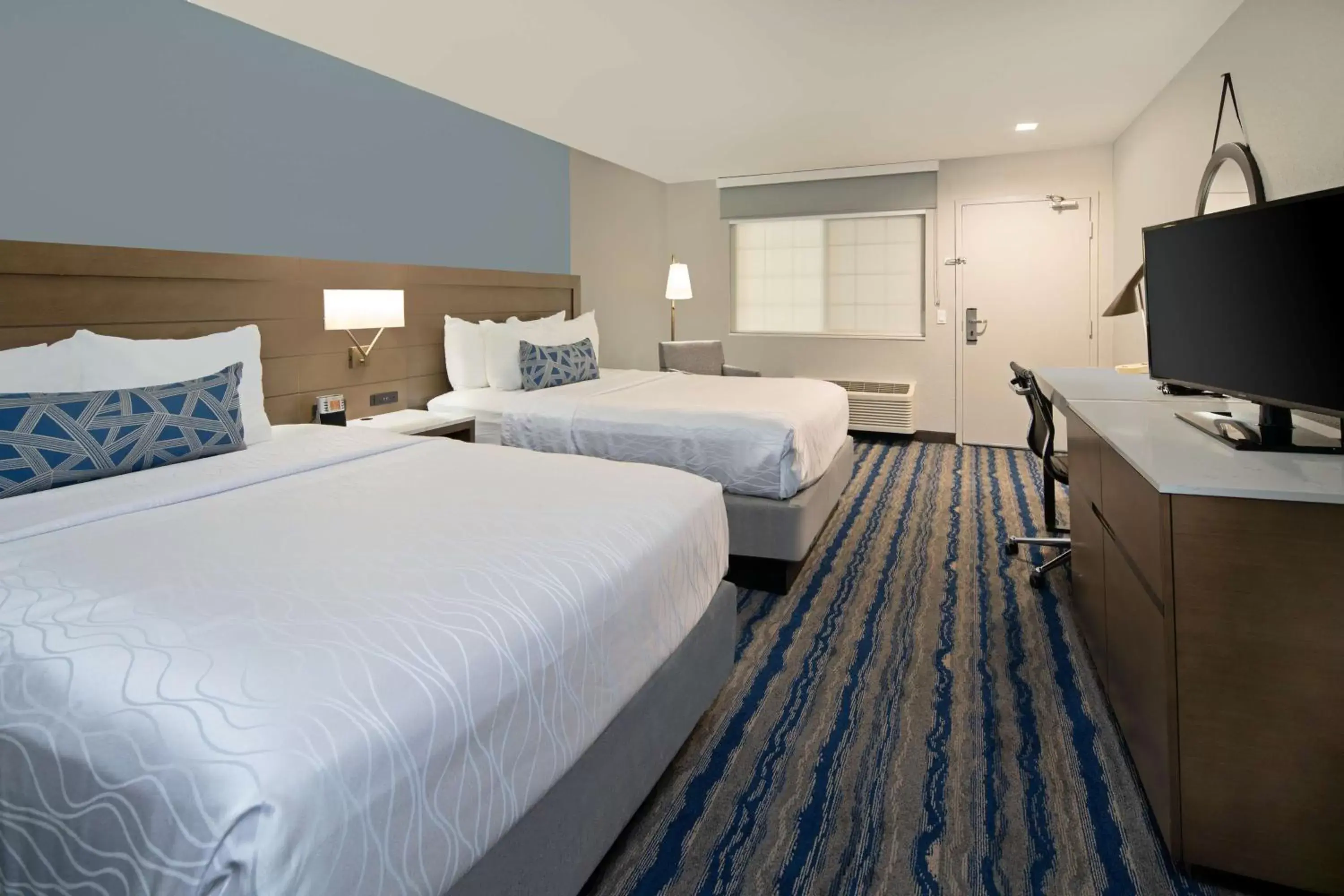 Photo of the whole room, Bed in Best Western San Diego/Miramar Hotel