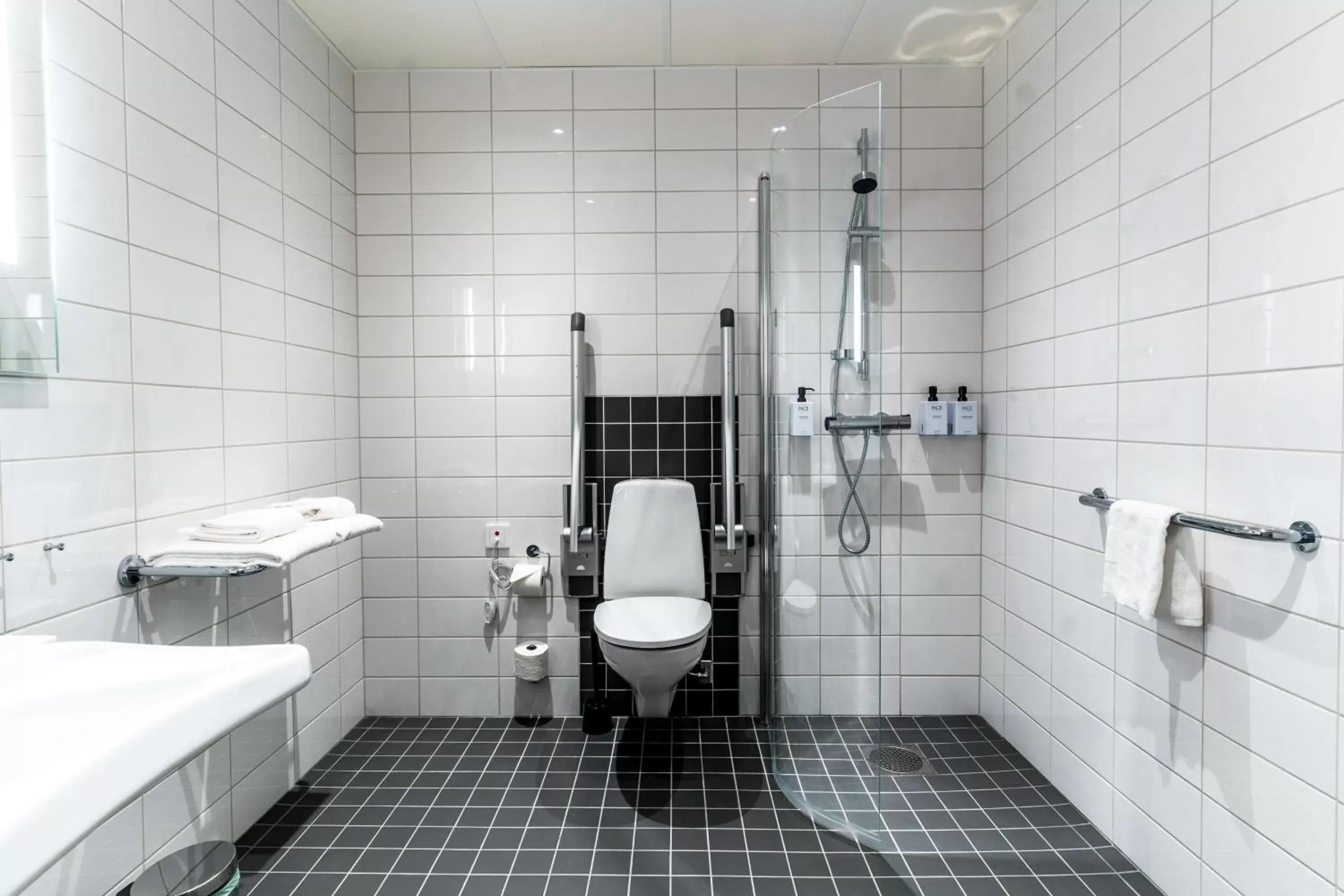 Bathroom in Scandic Frimurarehotellet