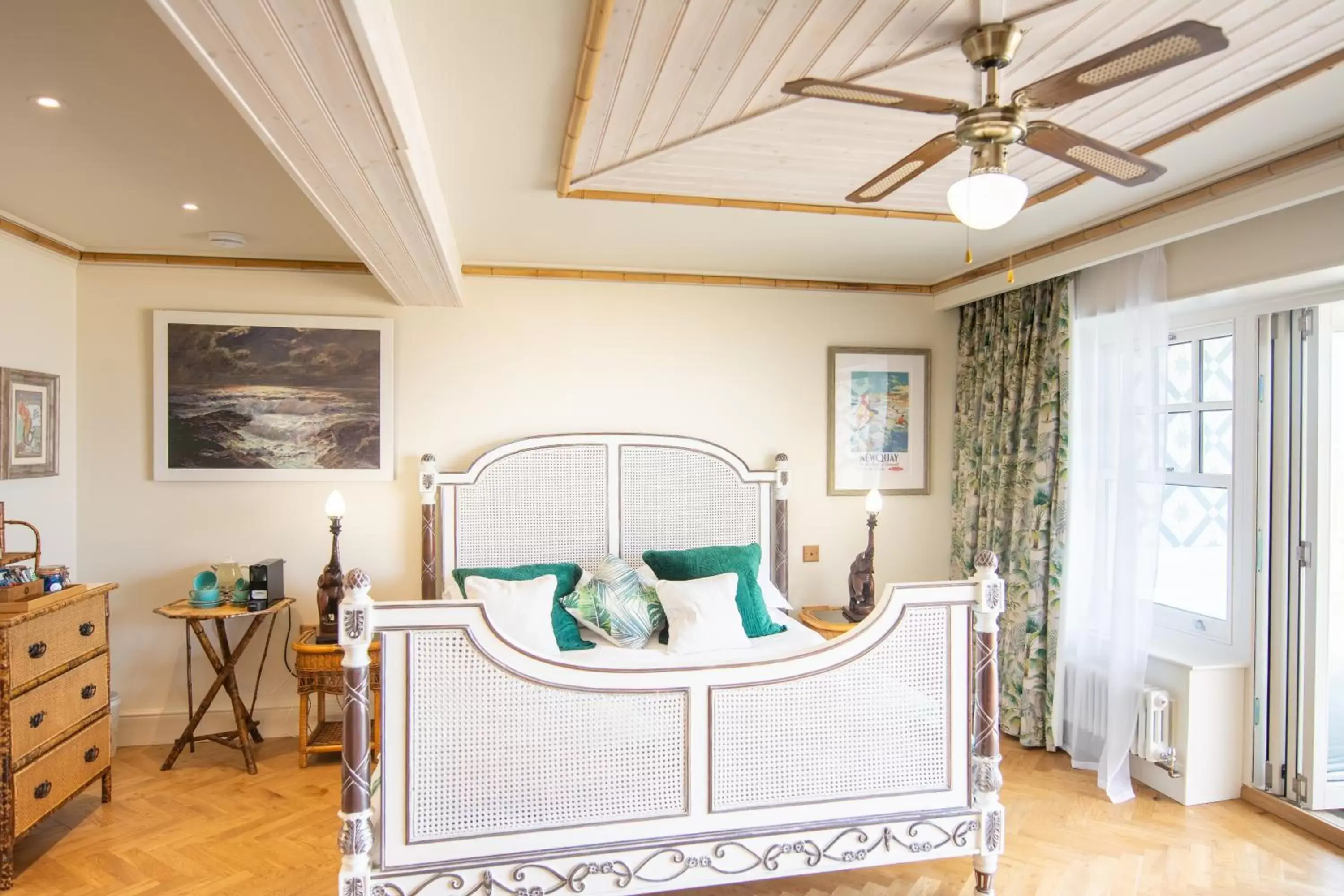 Suite with Hot Tub in Tolcarne Beach Colonial Restaurant and Rooms Suite with Hot Tub in Tolcarne Beach Colonial Restaurant and Rooms