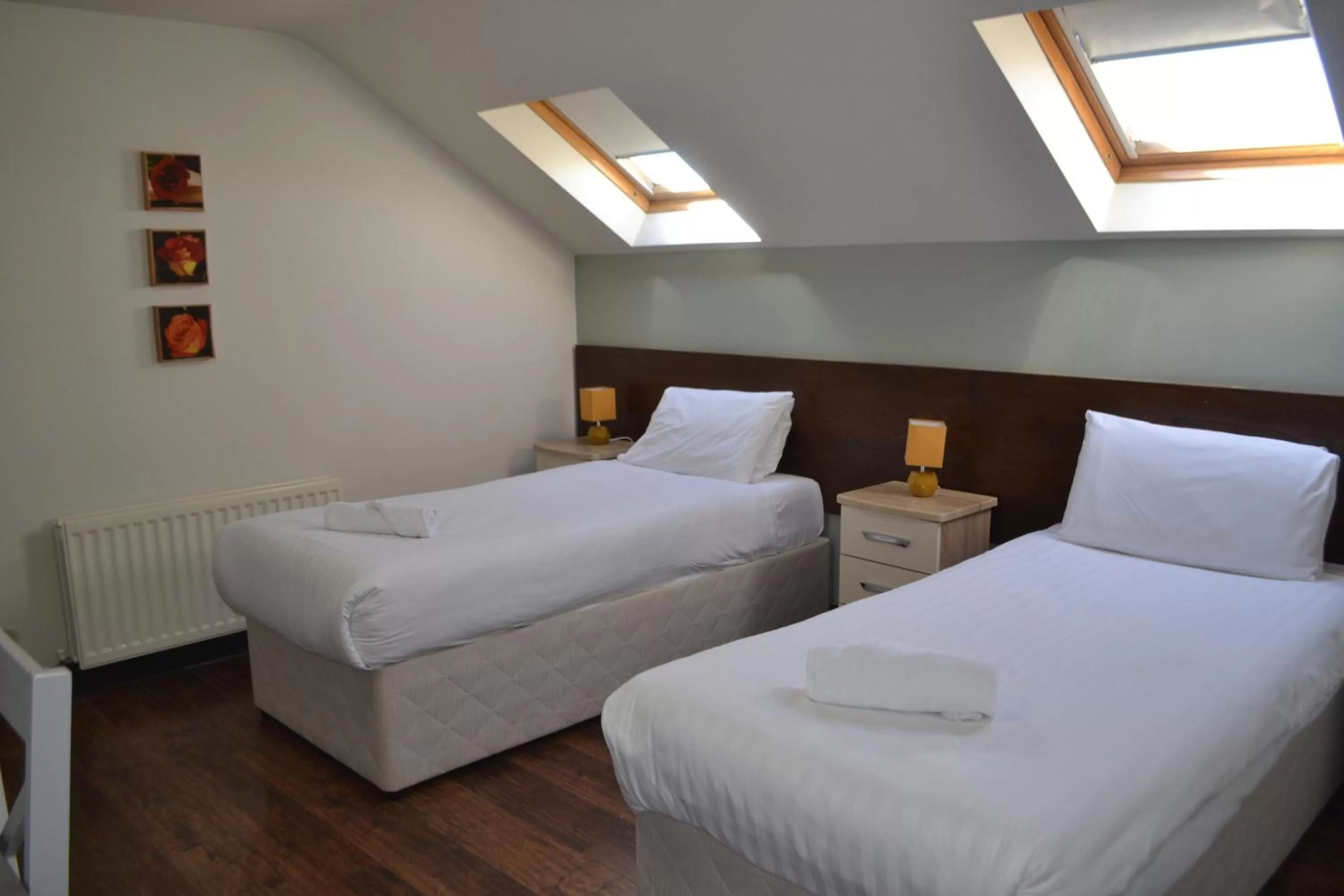 Photo of the whole room, Bed in Walsh's Hotel and Apartments