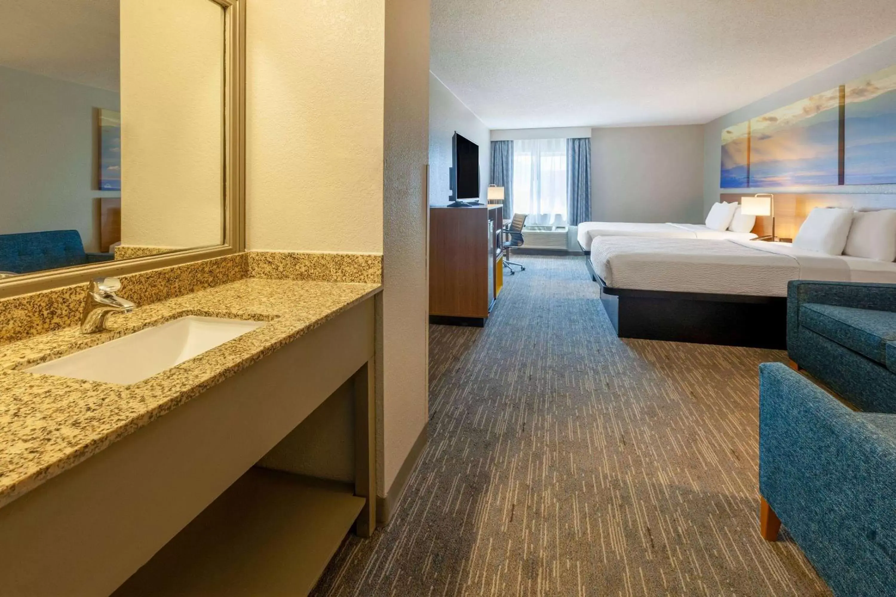 Bed, Bathroom in Days Inn by Wyndham Racine/Sturtevant