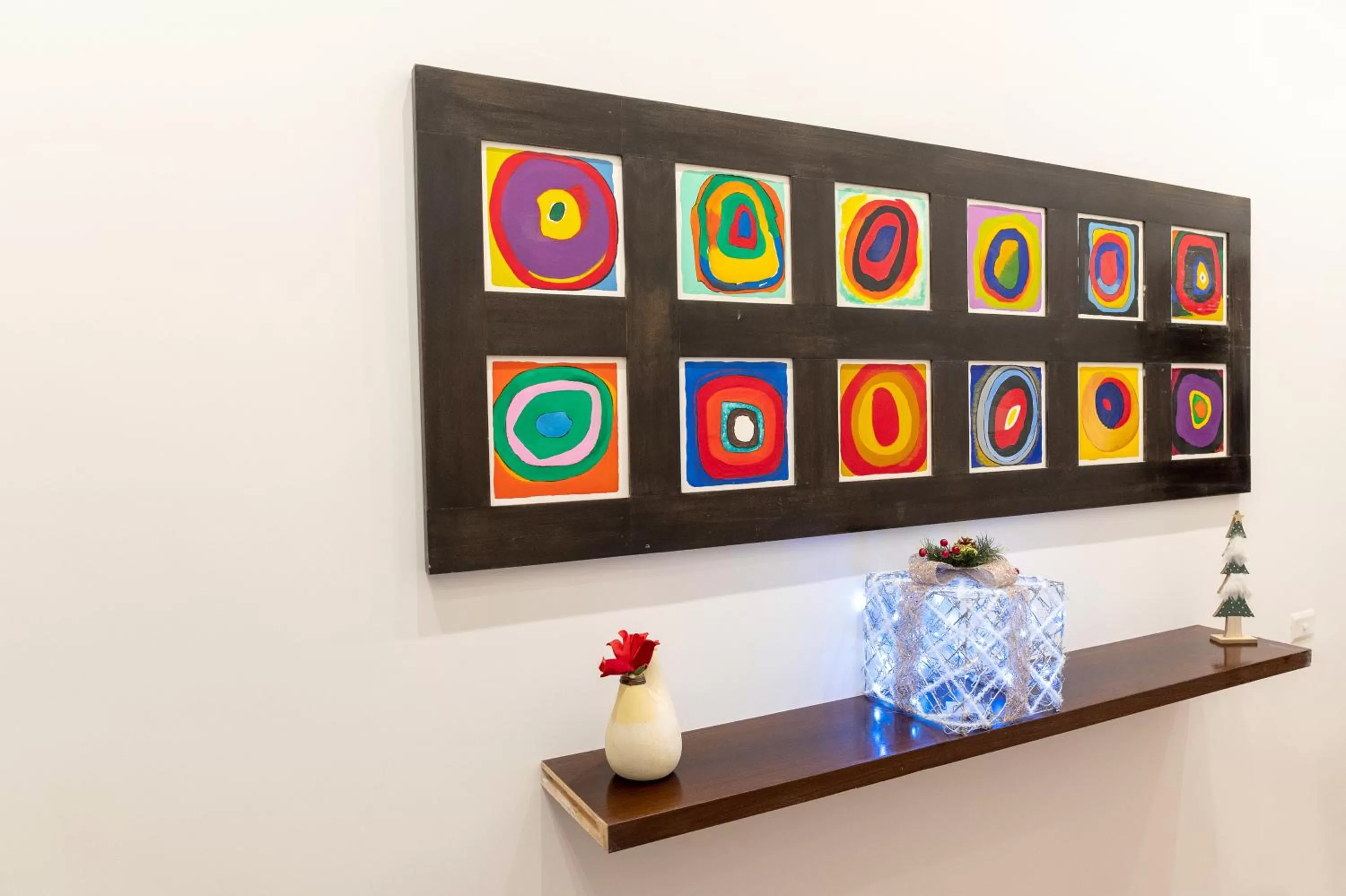 Decorative detail, TV/Entertainment Center in ROOMITO apartments