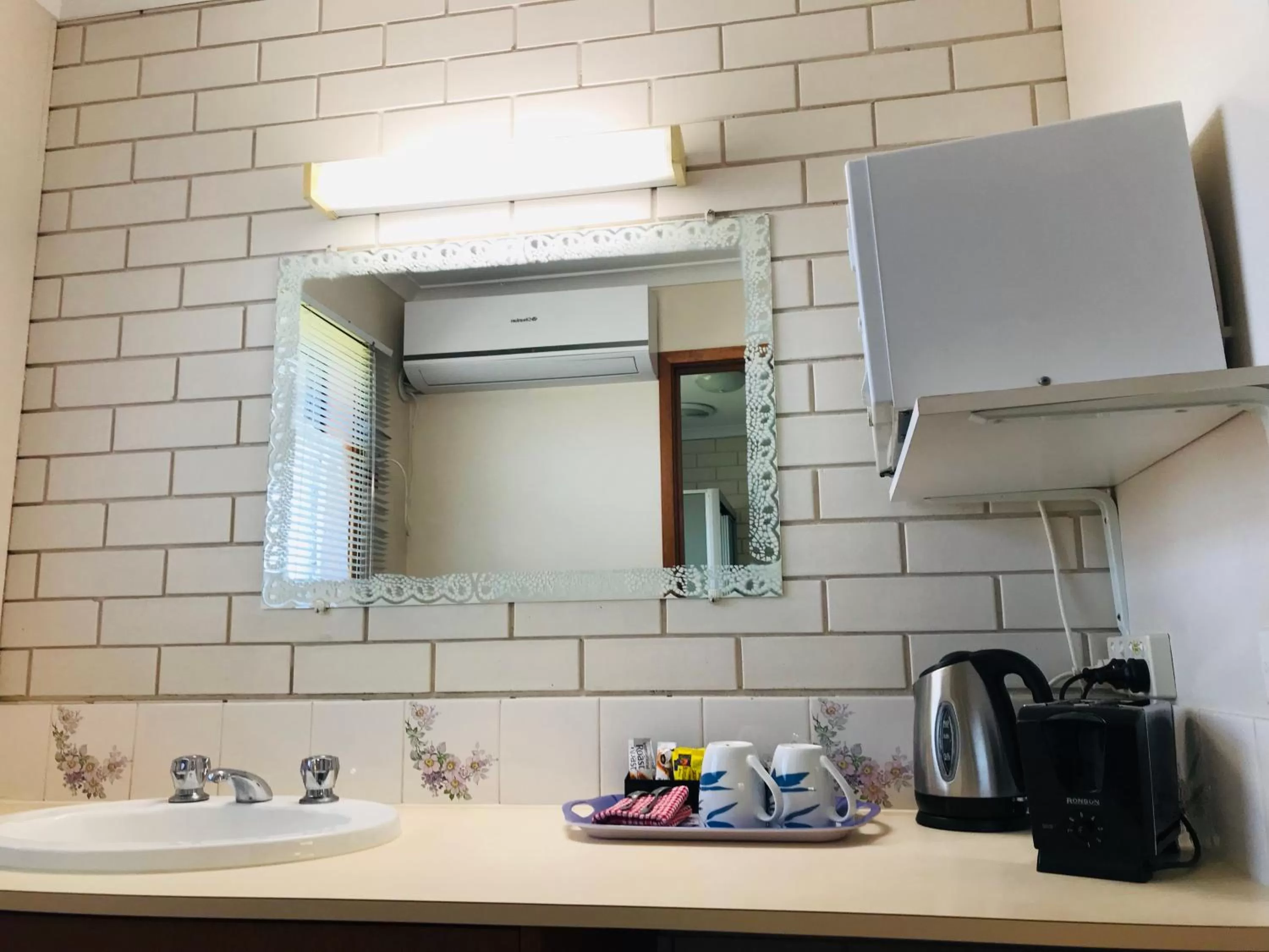 Coffee/tea facilities in Alfred Motor Inn