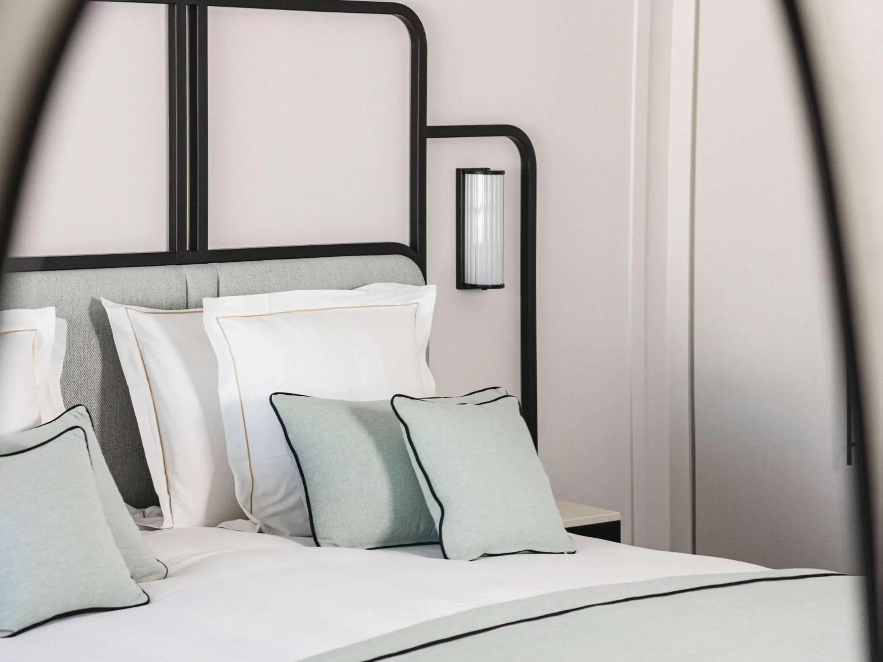Bedroom, Bed in Mondrian Cannes