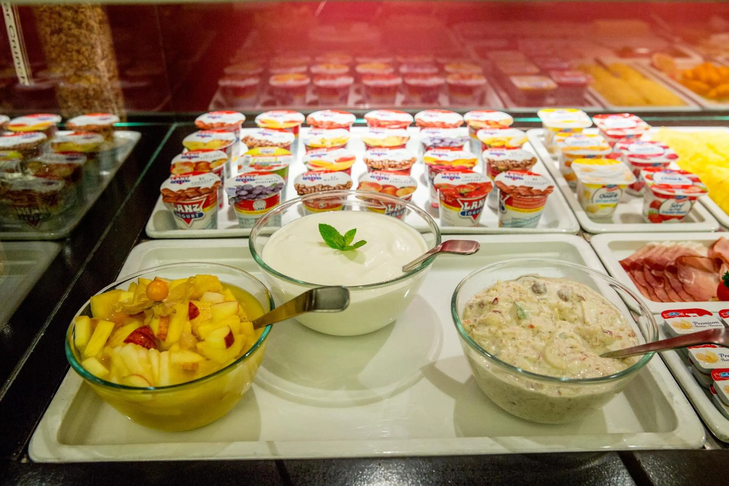 Food and drinks in Dasbreitehotel am Rhein