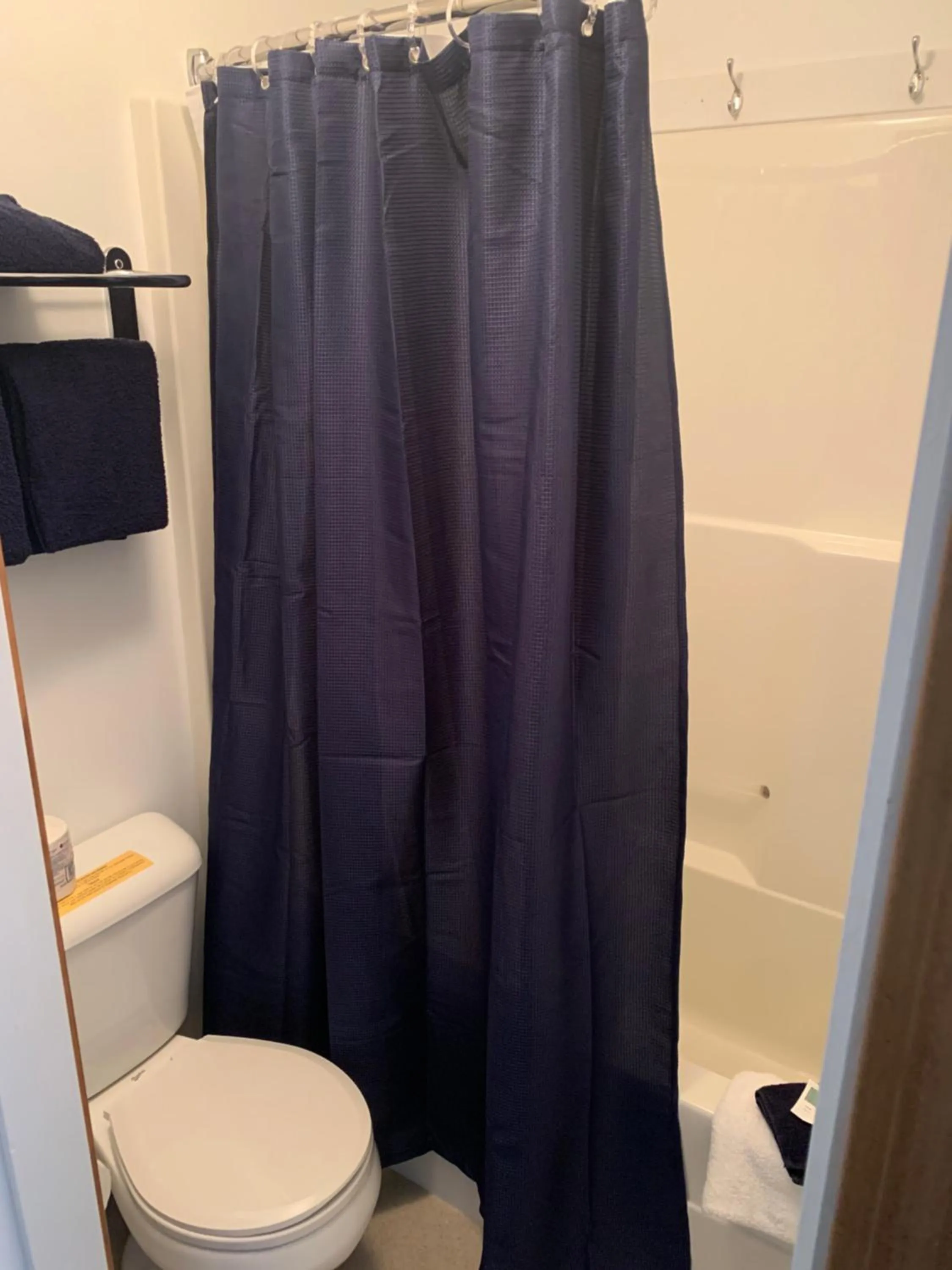 Bathroom in Peaks Lodge