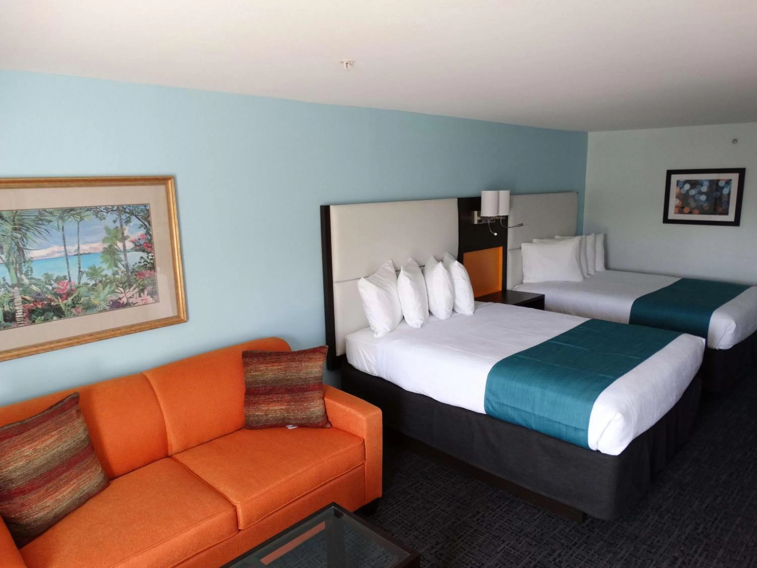 Photo of the whole room, Bed in Best Western Plus Orlando Lake Buena Vista South Inn & Suites