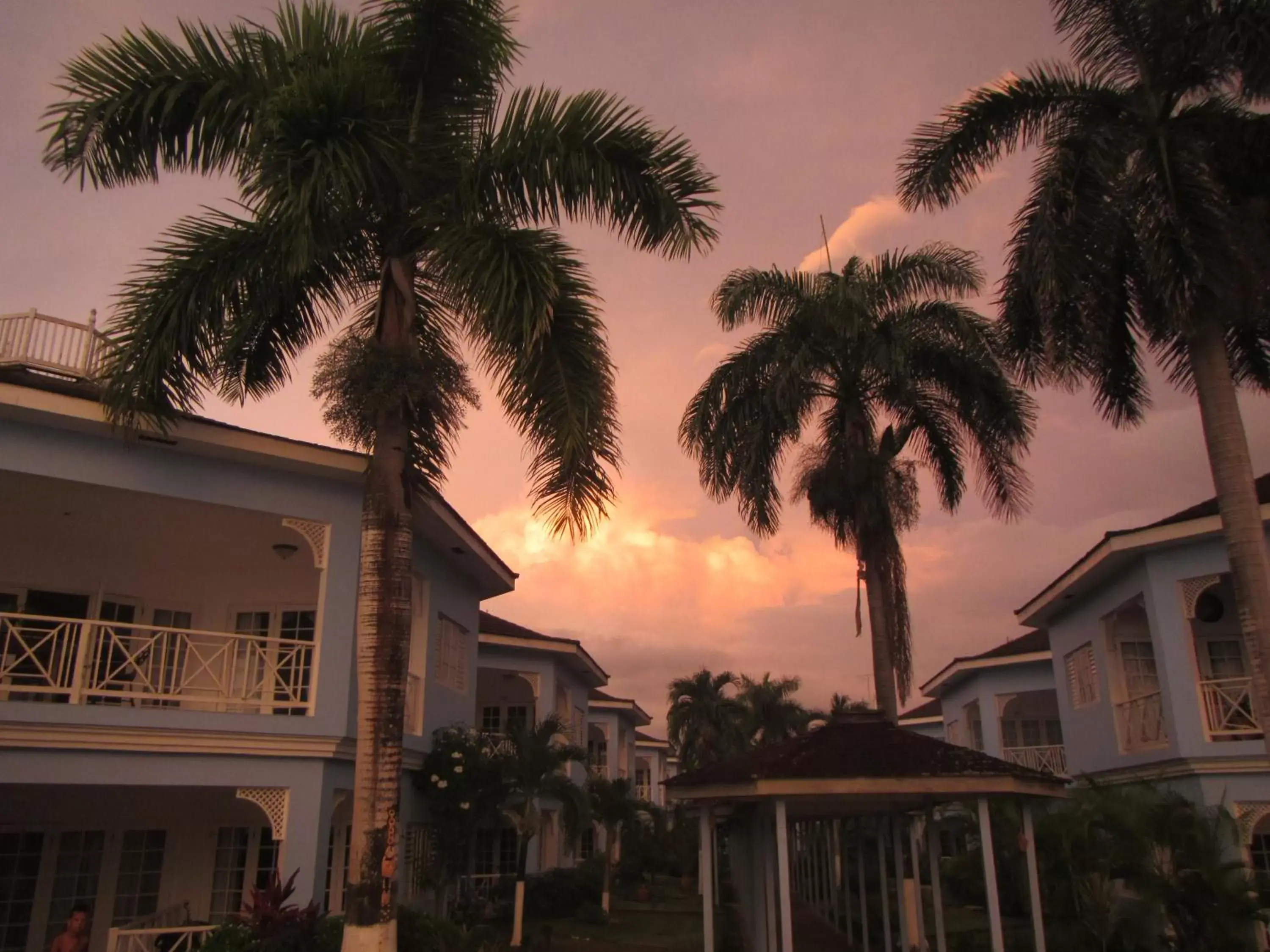 Property building, Sunrise/Sunset in Beachcomber Club Resort