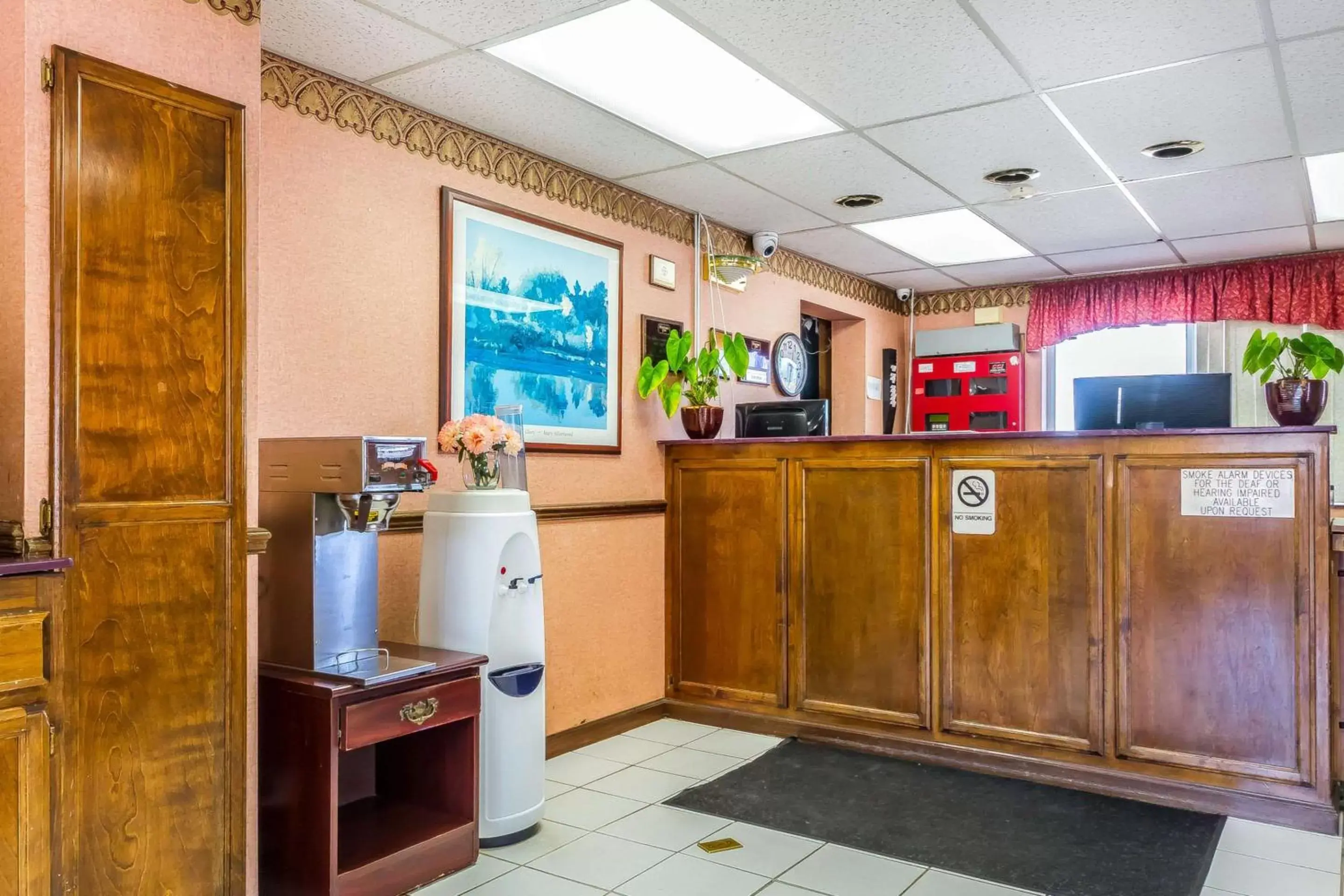 Lobby or reception in Rodeway Inn - Rohnert Park