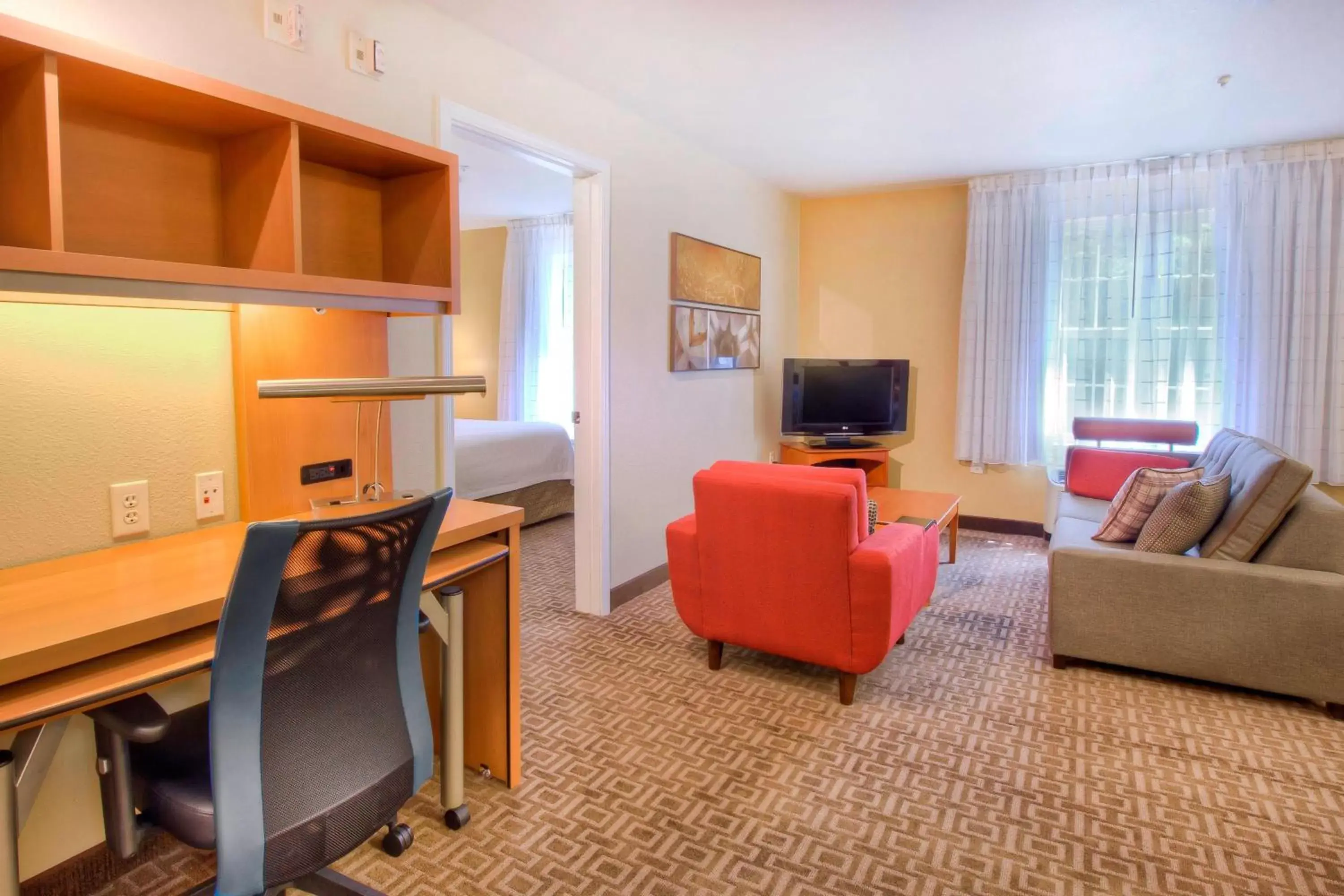 Living room, TV/Entertainment Center in TownePlace Suites Raleigh Cary/Weston Parkway