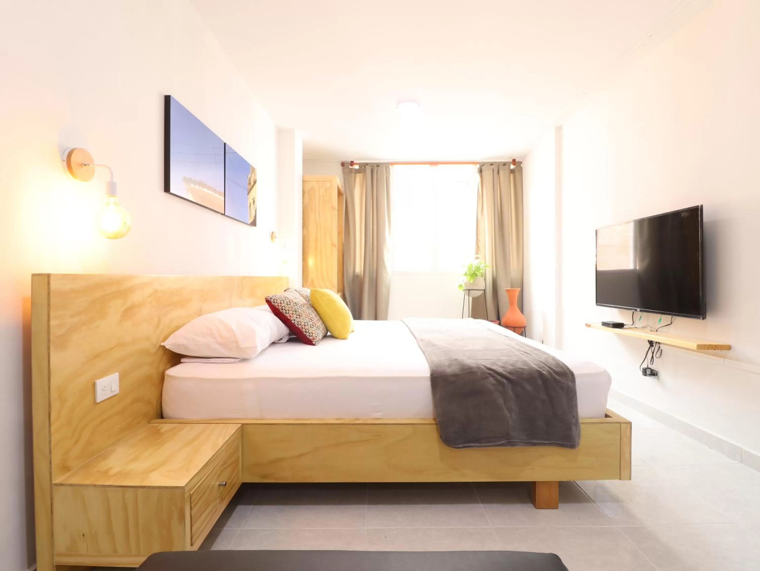 Bed in 554 Apartments