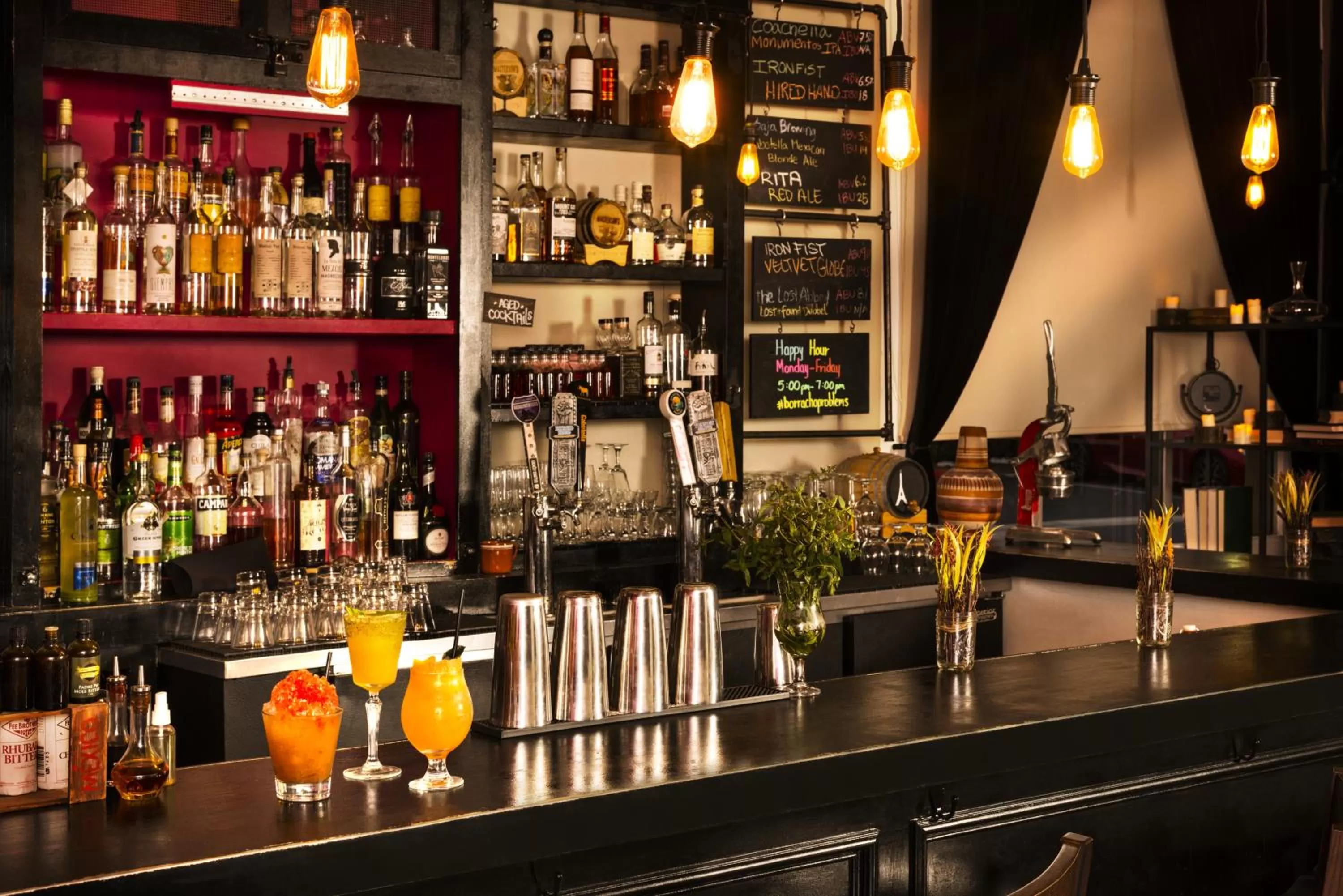 Restaurant/places to eat in ALO Hotel by Ayres, Orange