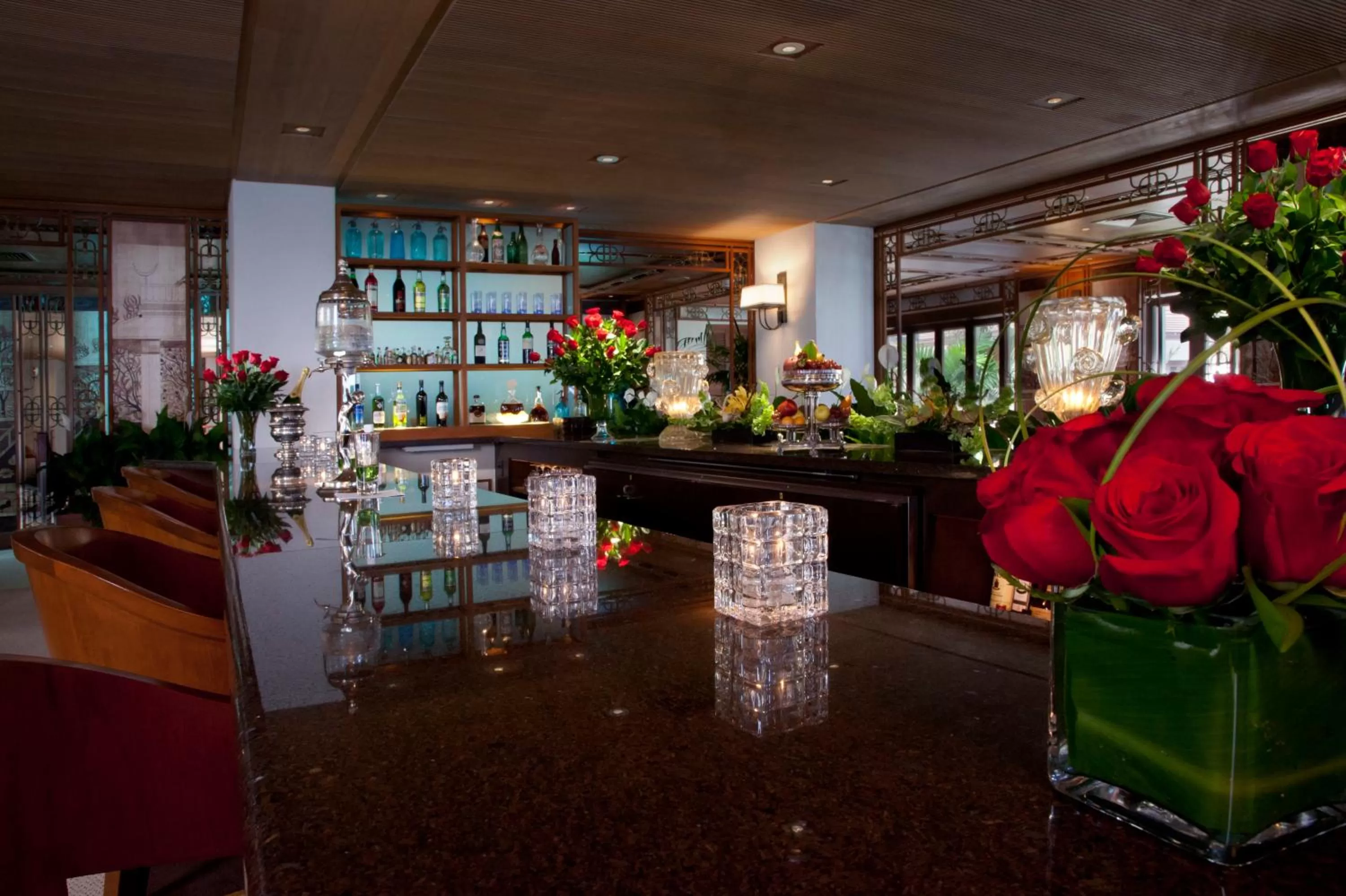 Lounge or bar in Halekulani - NO RESORT FEE