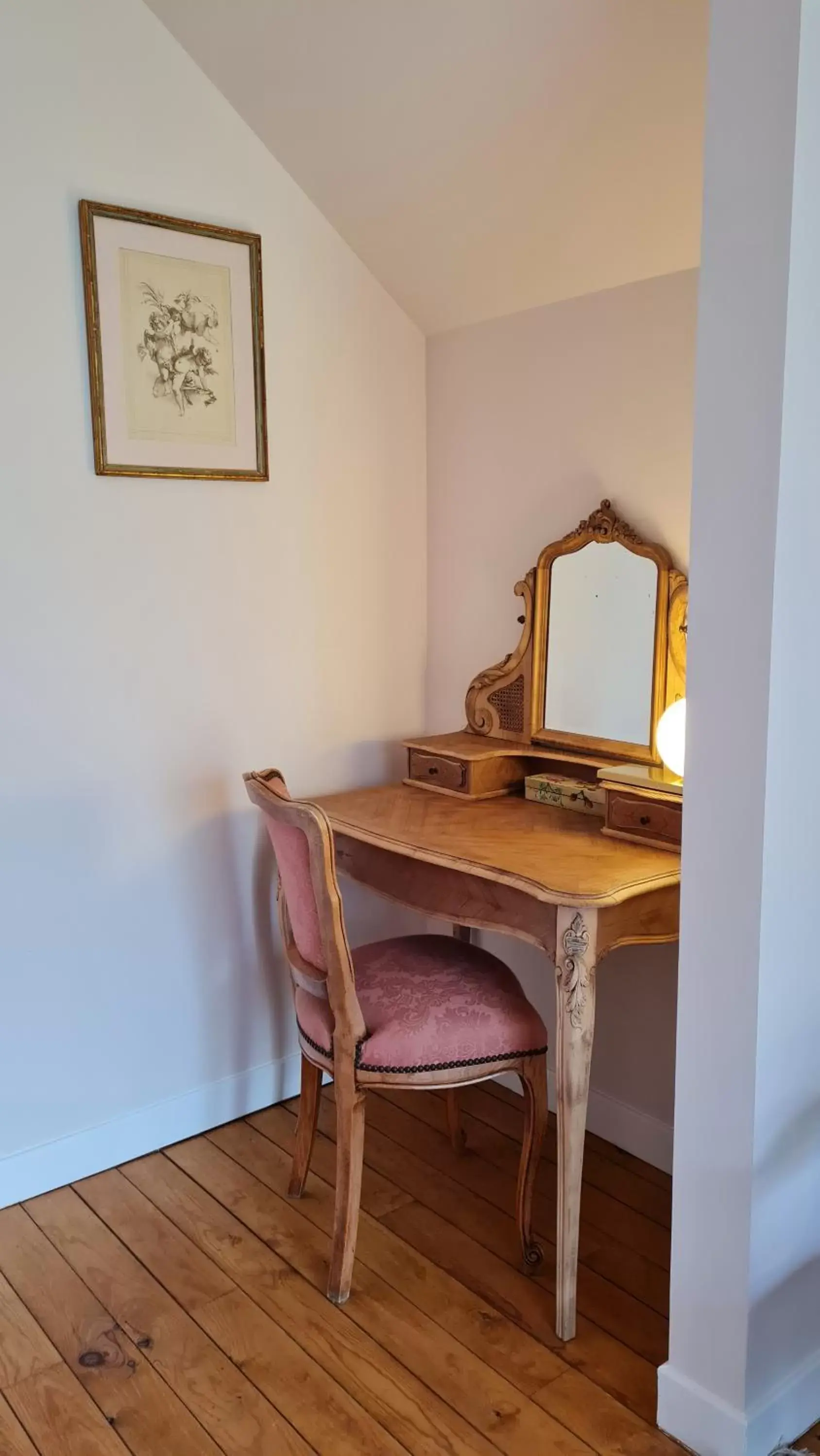 Deluxe Double Room with Shower in Le Plessis BBB Deluxe Double Room with Shower in Le Plessis BBB