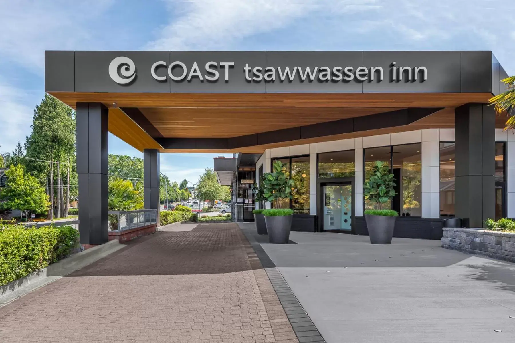 Facade/entrance in Coast Tsawwassen Inn Facade/entrance in Coast Tsawwassen Inn