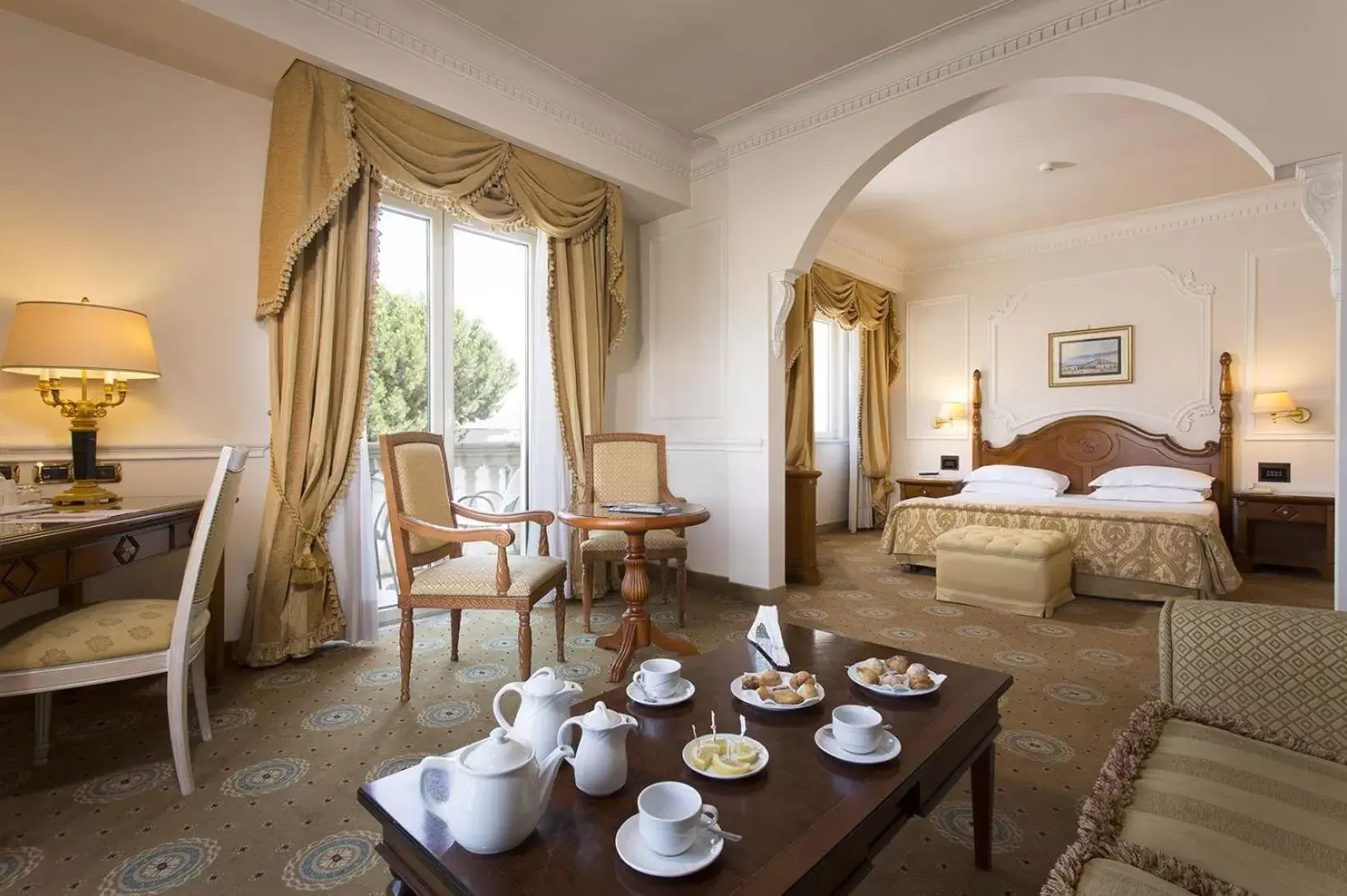 Coffee/tea facilities in Grand Hotel Vanvitelli
