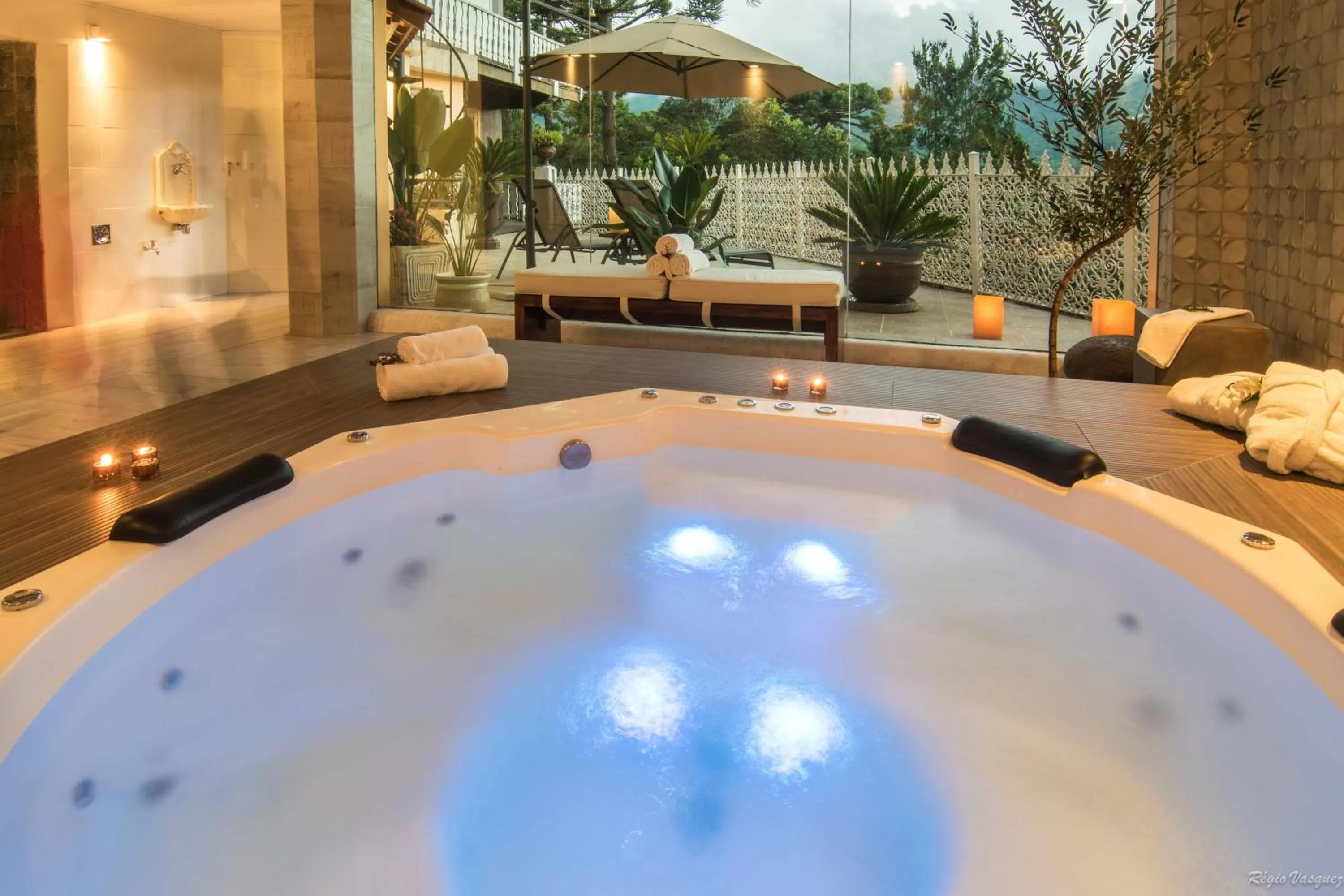 Hot Tub in Pousada Ricanto Amore Mio