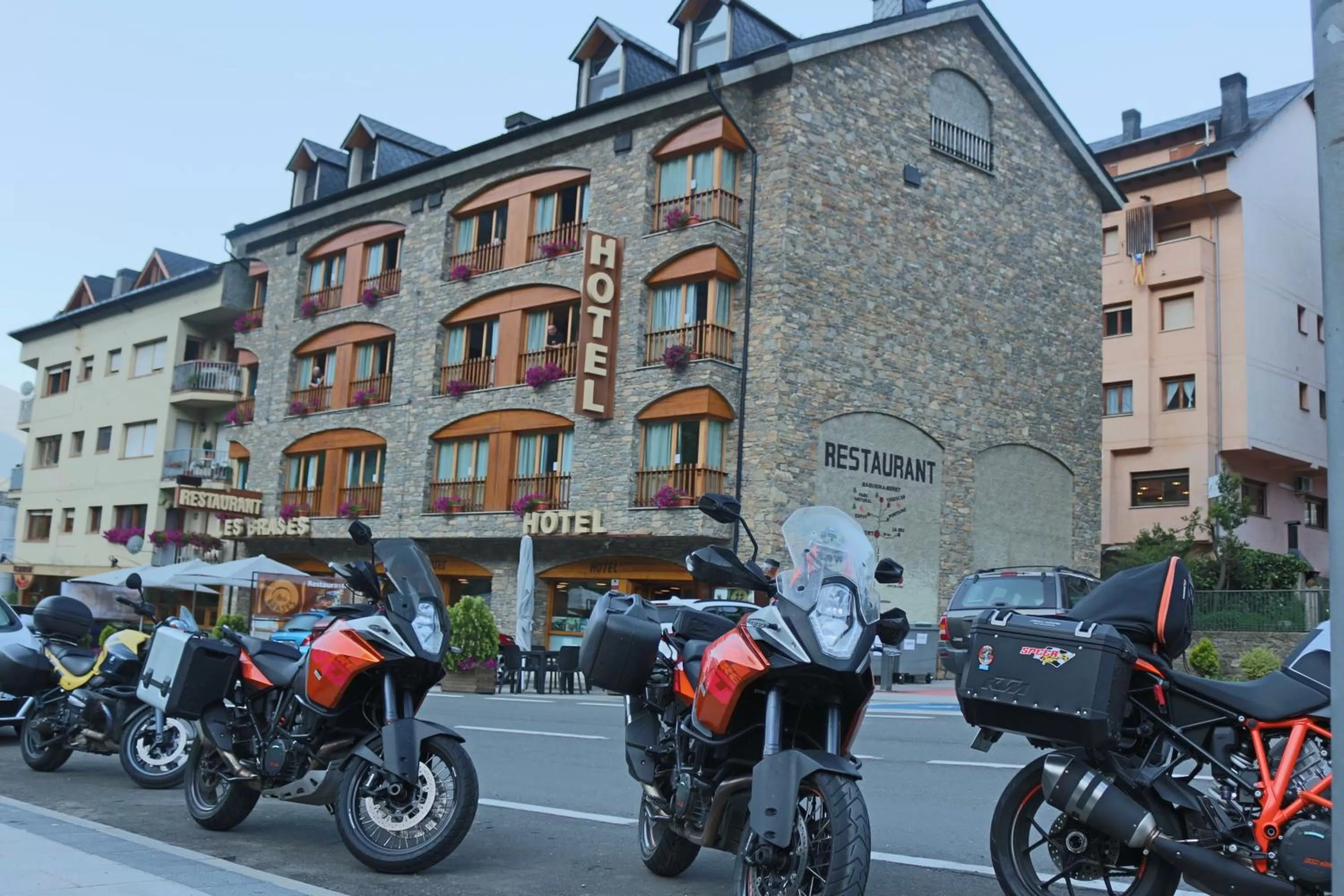 Property building in Hotel Restaurant Les Brases