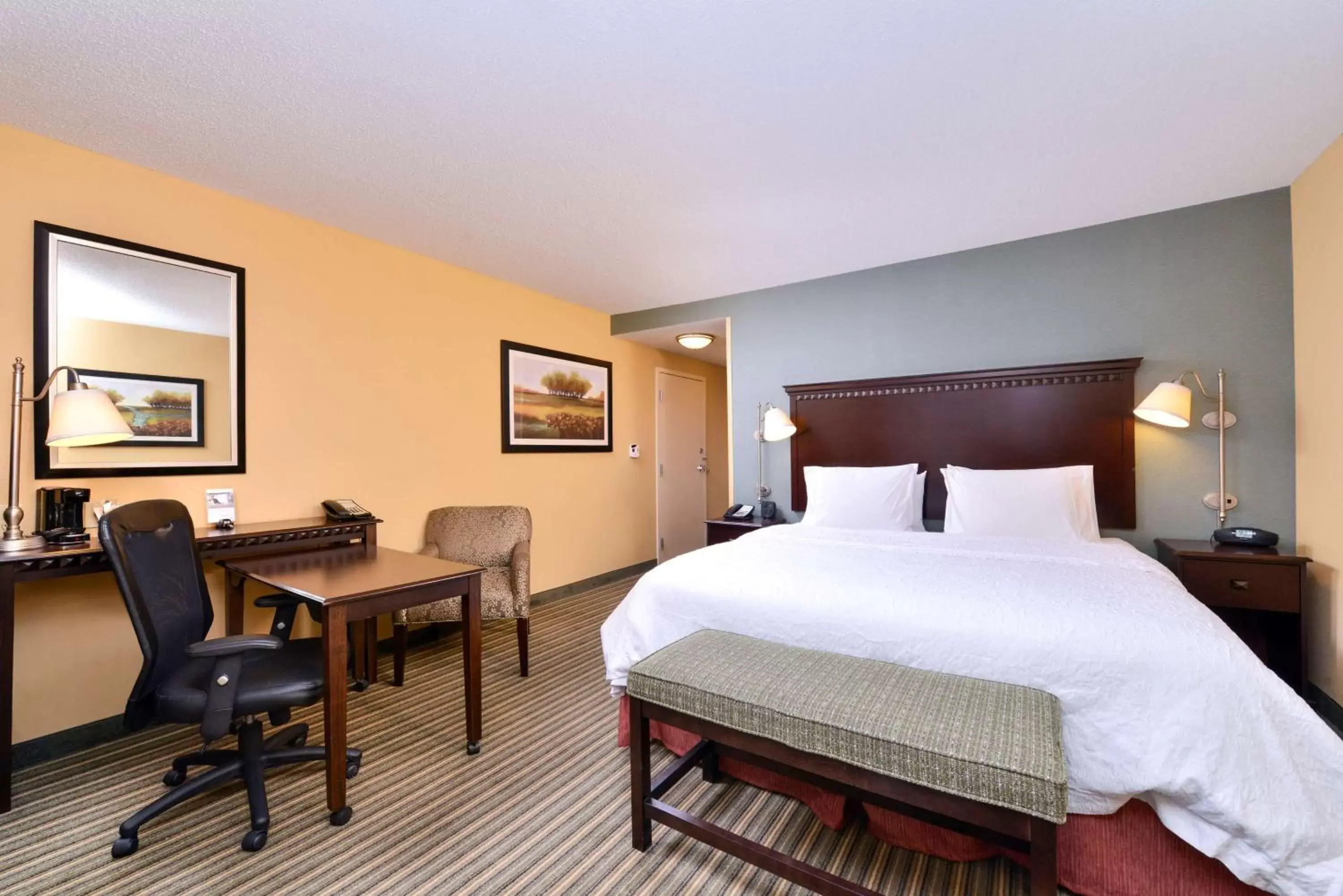 Bed in Hampton Inn & Suites Fort Belvoir Alexandria South