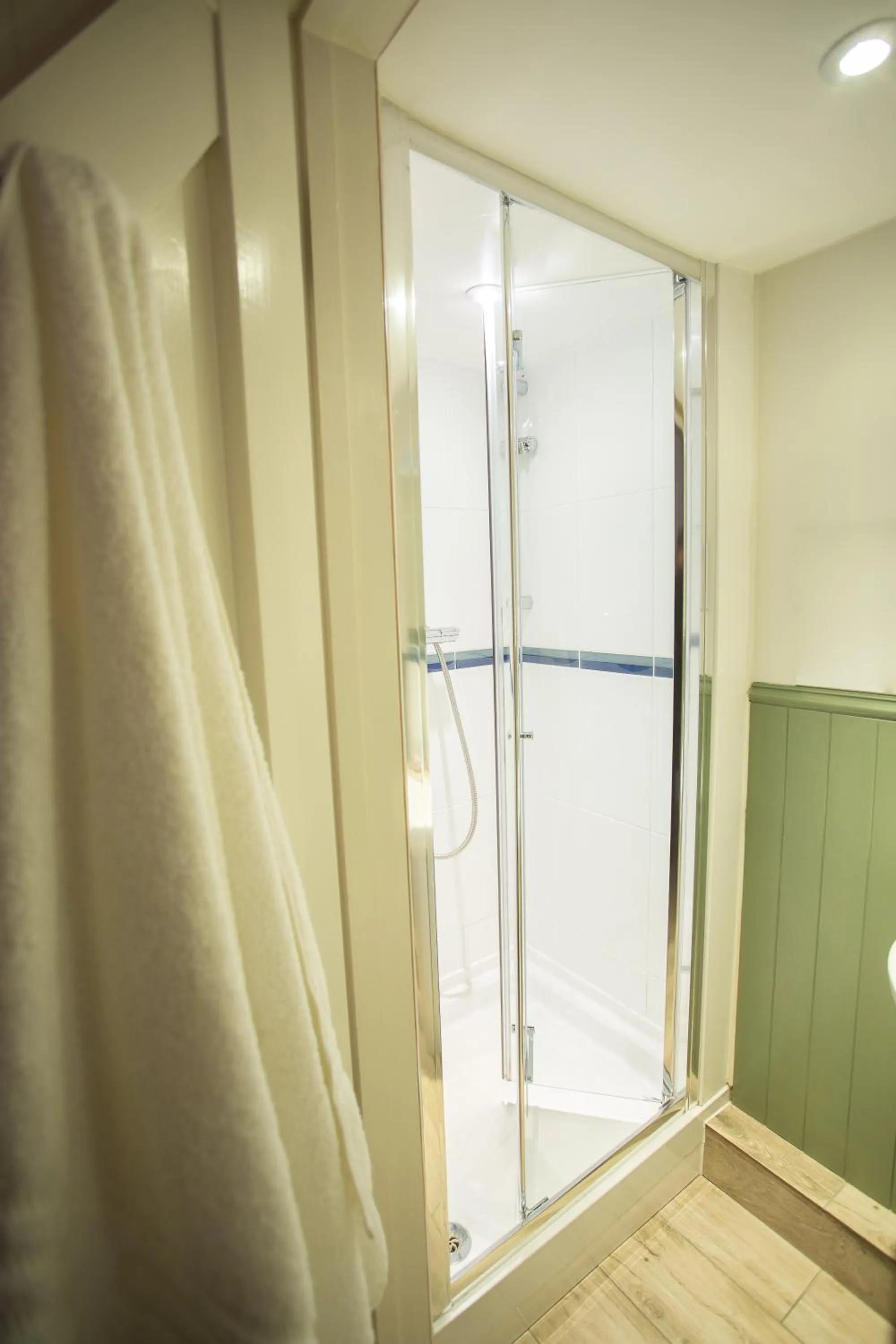 Bedroom in Bayards Cove Inn