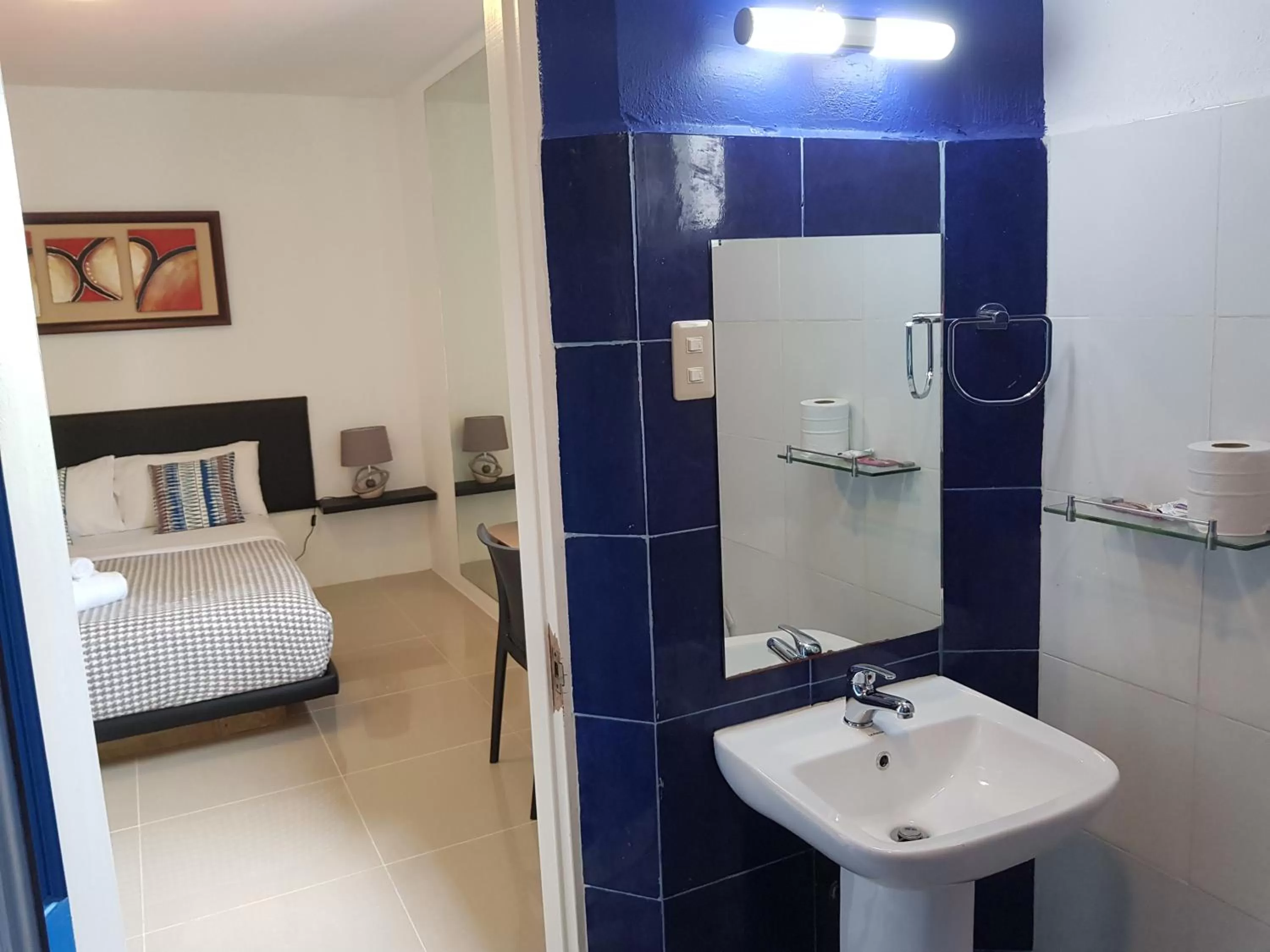 Bathroom, Bed in D´Gecko Hotel