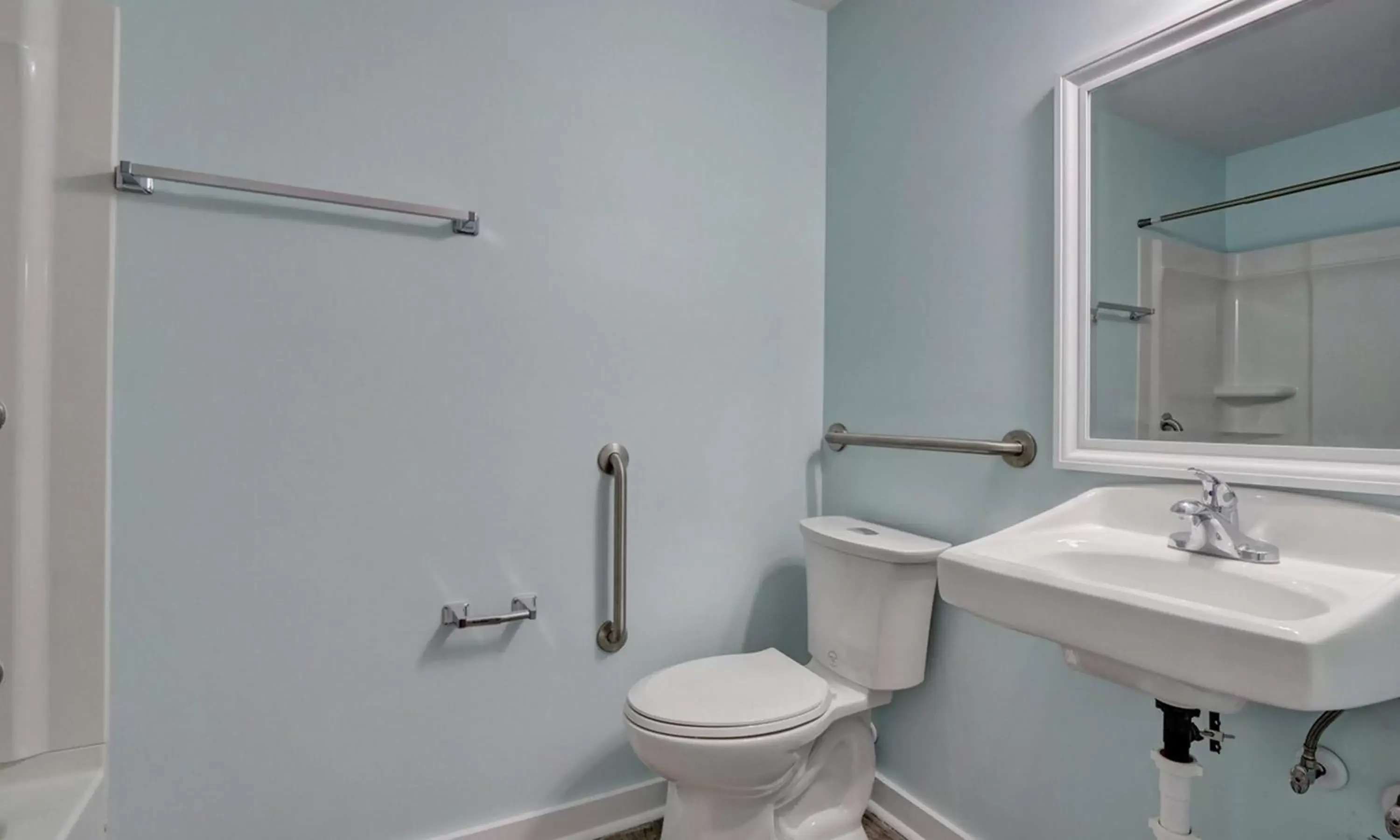 Bathroom in Loggerhead Inn and Suites by Carolina Retreats