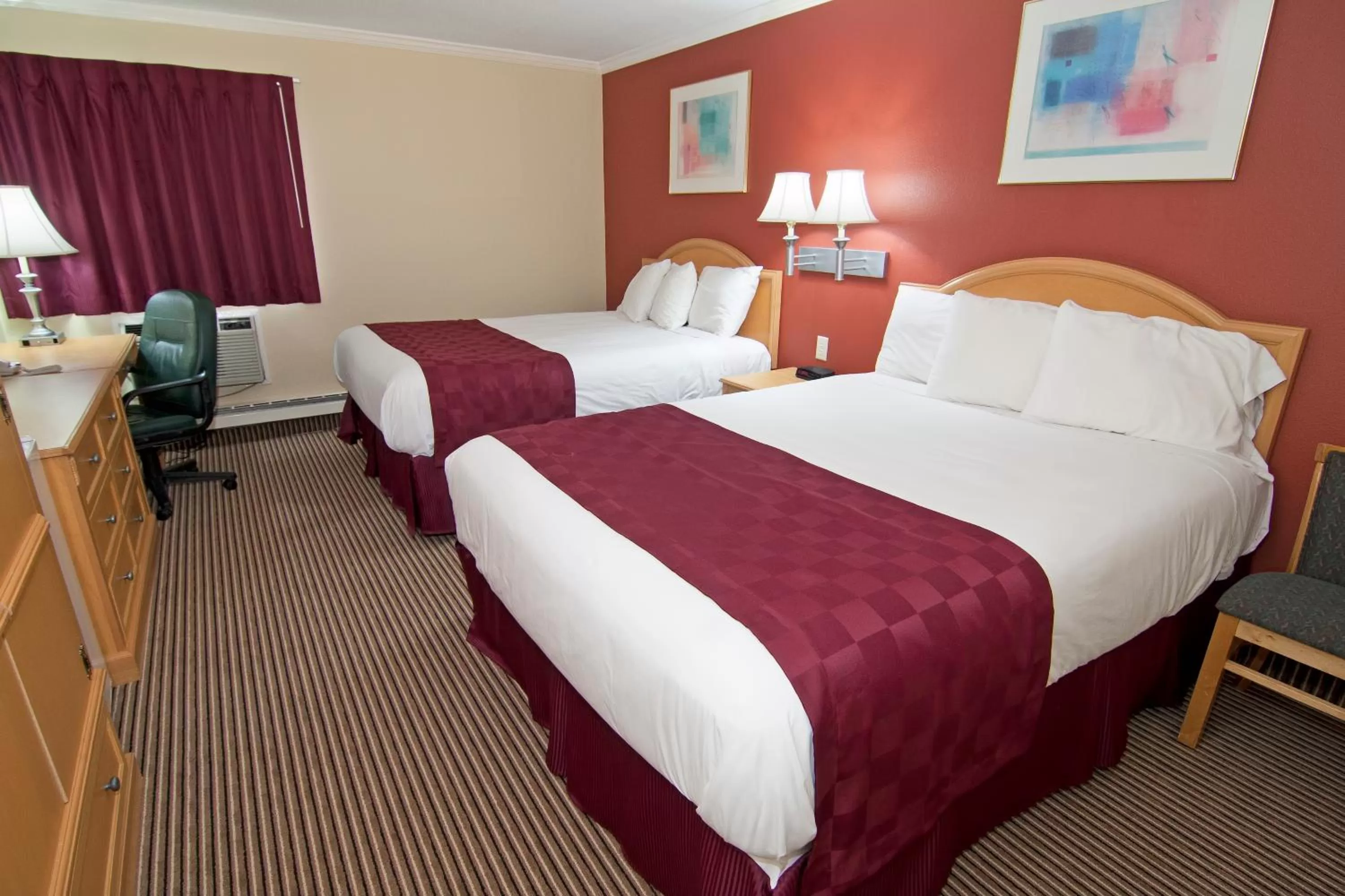 Bedroom, Bed in Valley Inn Shakopee