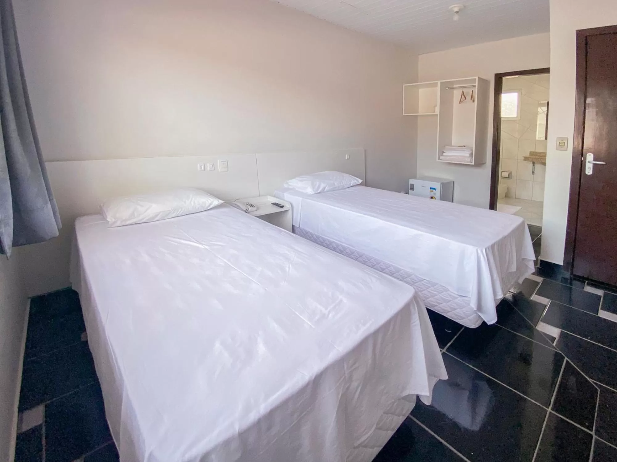 Photo of the whole room, Bed in GUINZA