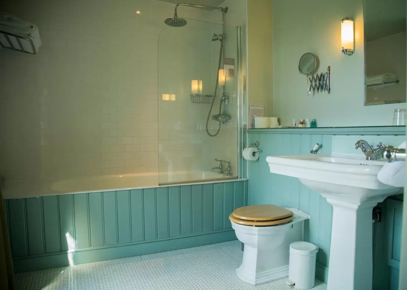 Bathroom in Collingwood Arms Hotel
