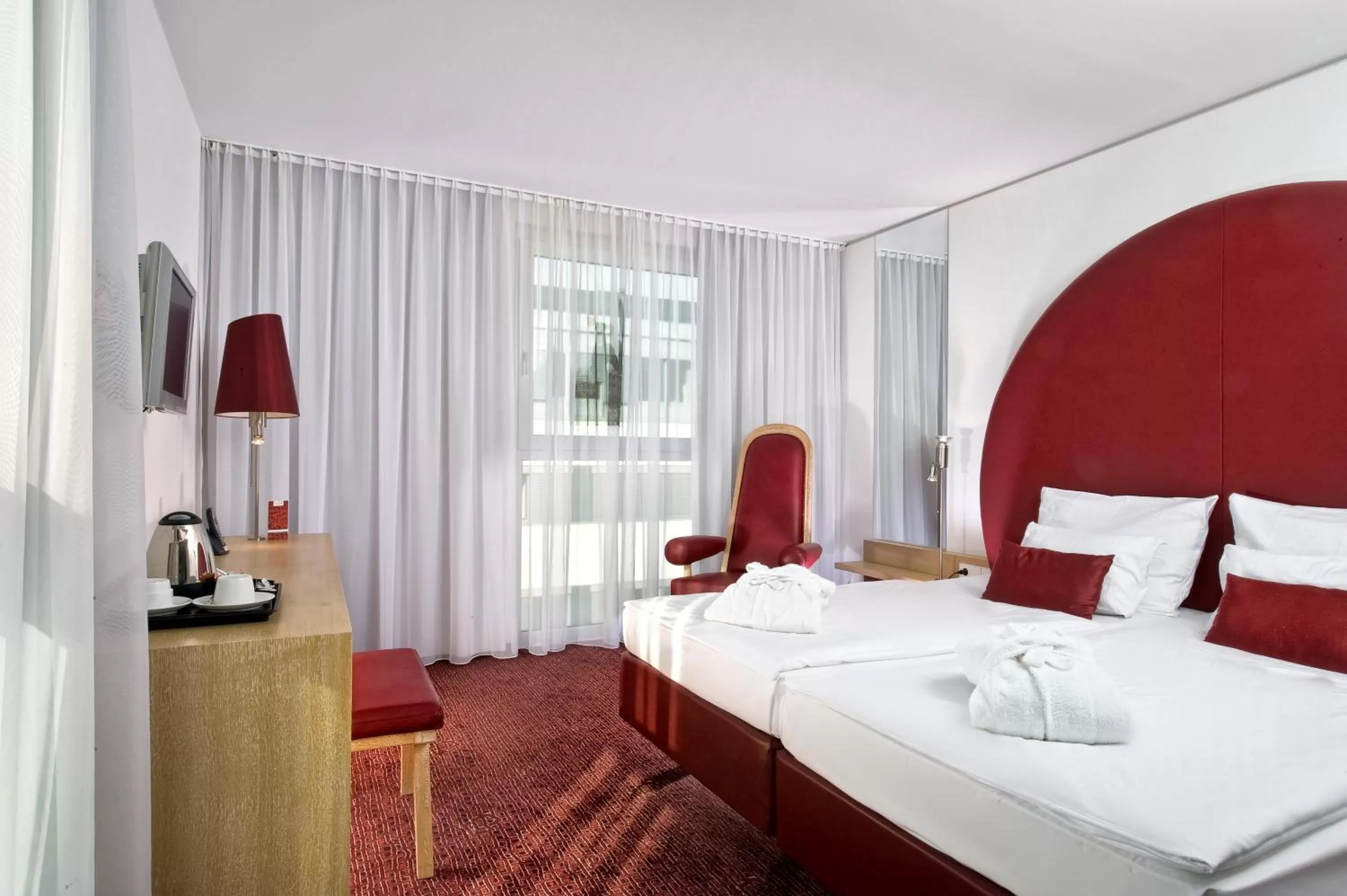 Photo of the whole room, Bed in ARCOTEL Rubin Hamburg