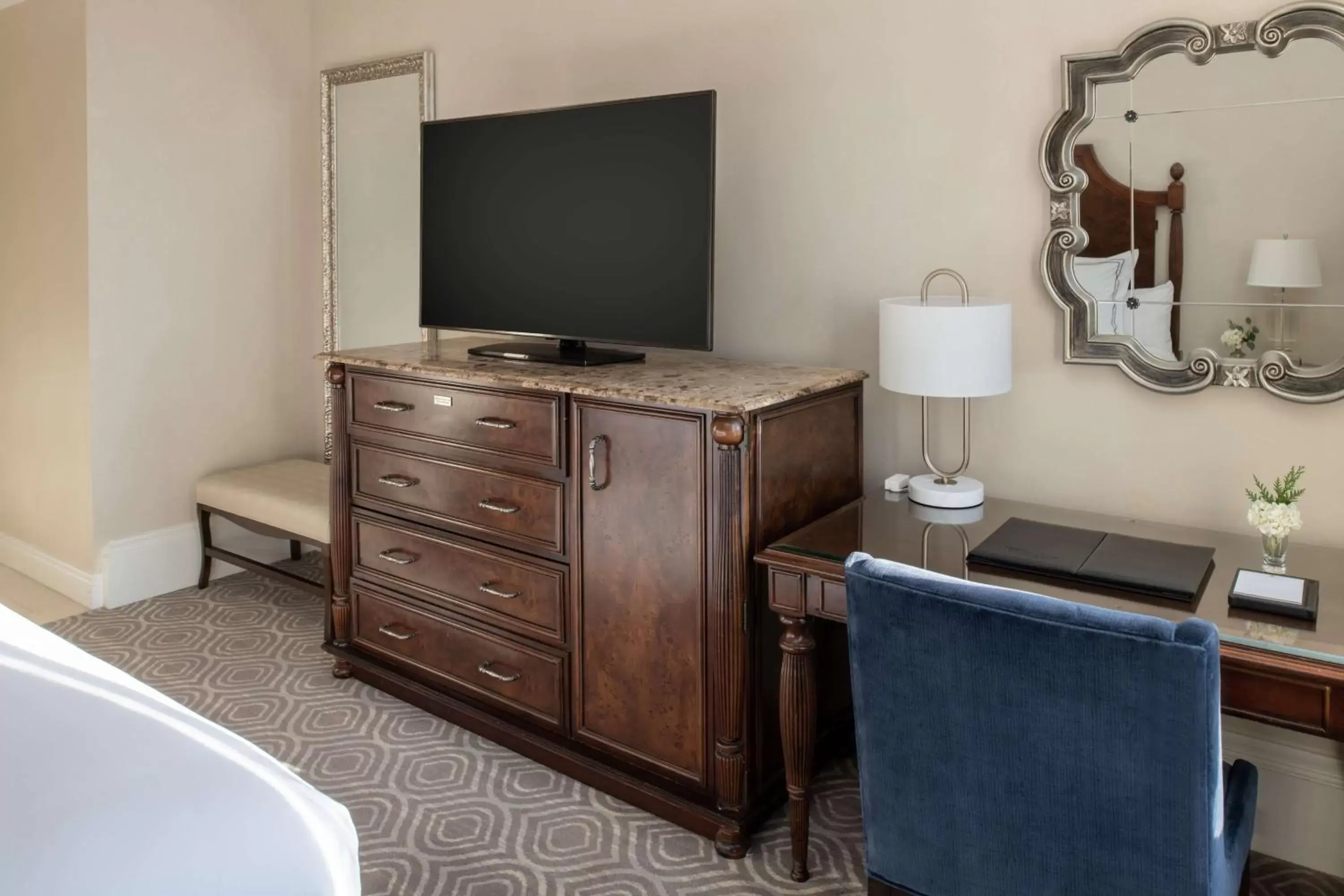 Bedroom, TV/Entertainment Center in The Roosevelt Hotel New Orleans - Waldorf Astoria Hotels & Resorts