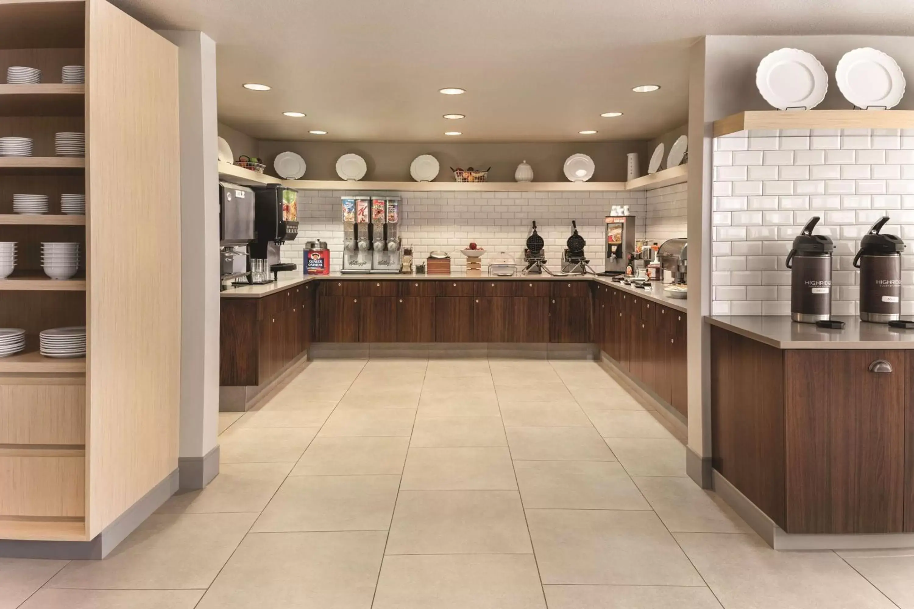 Restaurant/places to eat, Kitchen/Kitchenette in Country Inn & Suites by Radisson, Green Bay East, WI
