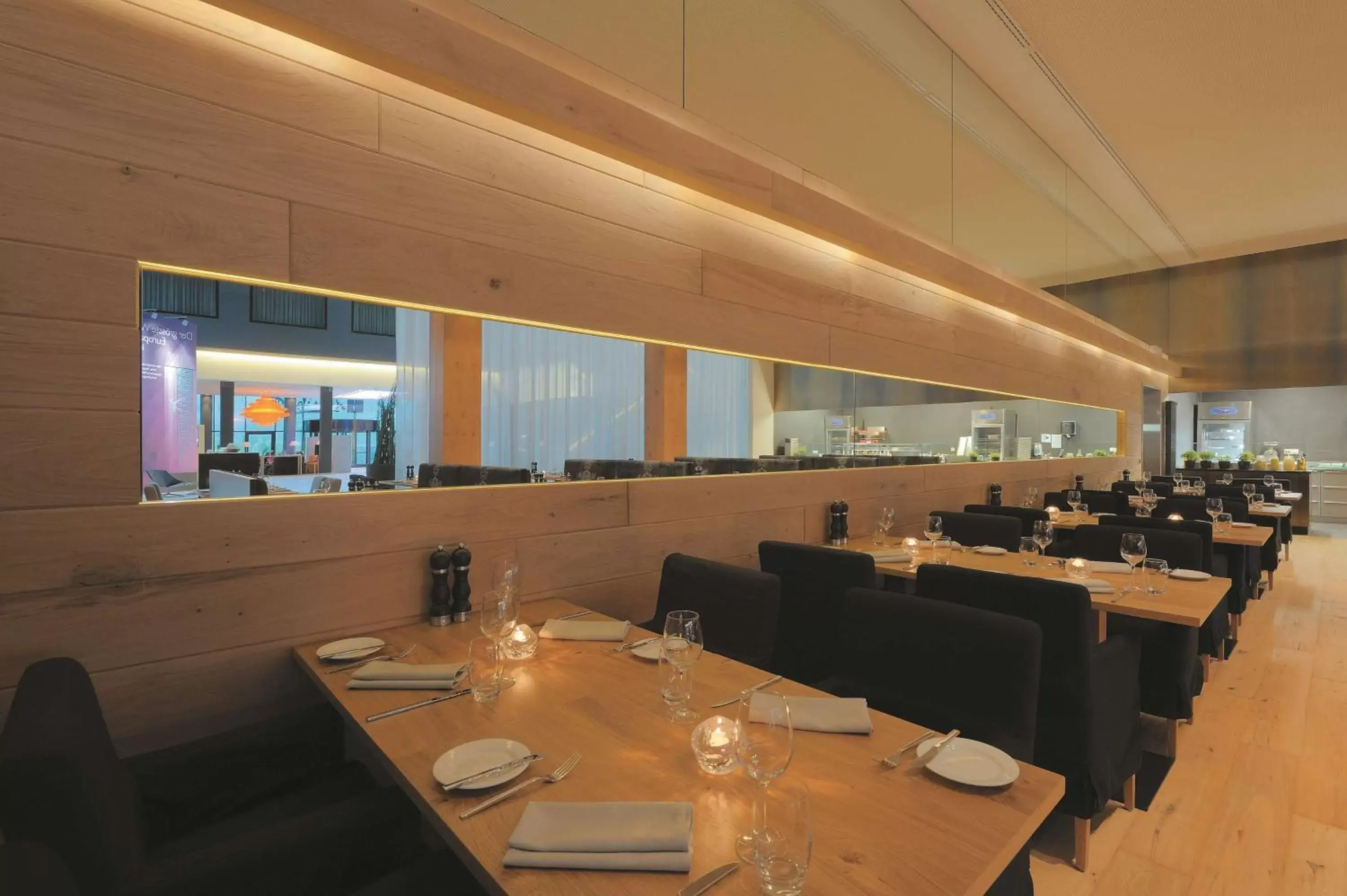 Restaurant/Places to Eat in Radisson Blu Hotel Zurich Airport