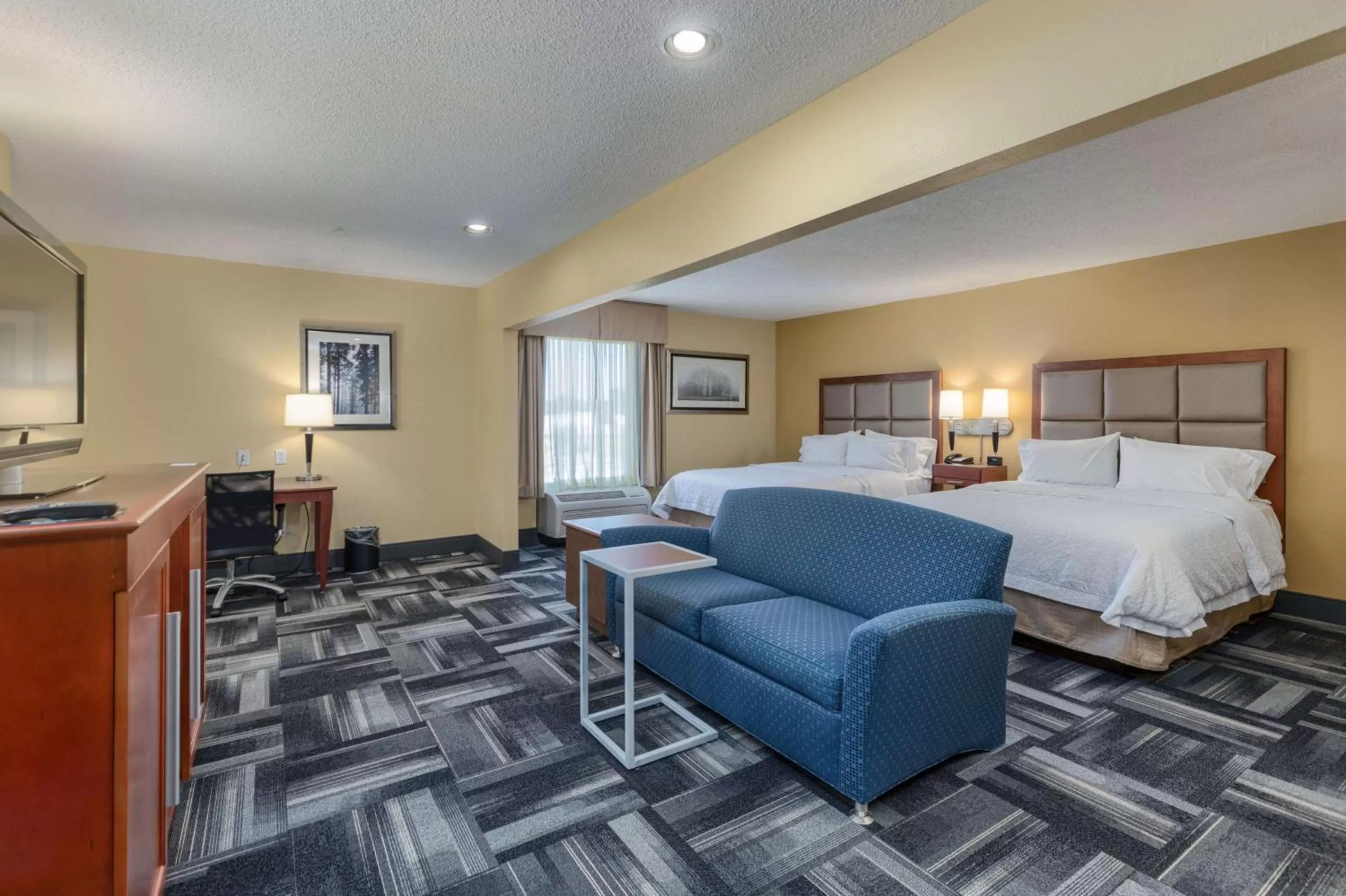 Bed in Hampton Inn Owensboro