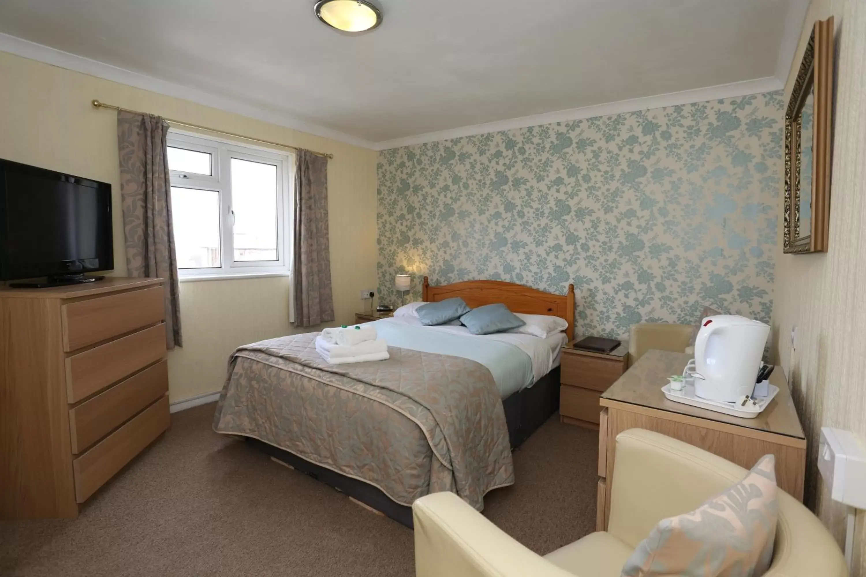 Day, Bed in Dorset Hotel, Isle of Wight