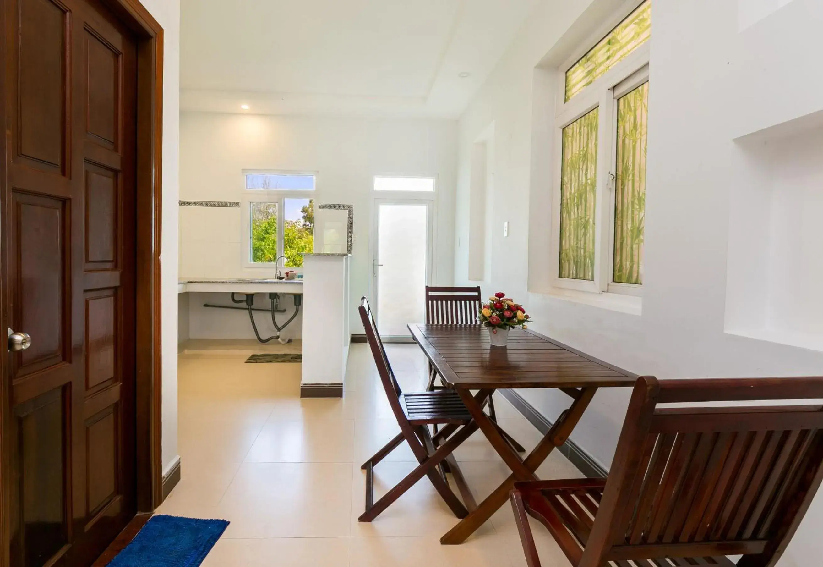 Kitchen or kitchenette, Dining Area in Mayfair Valley