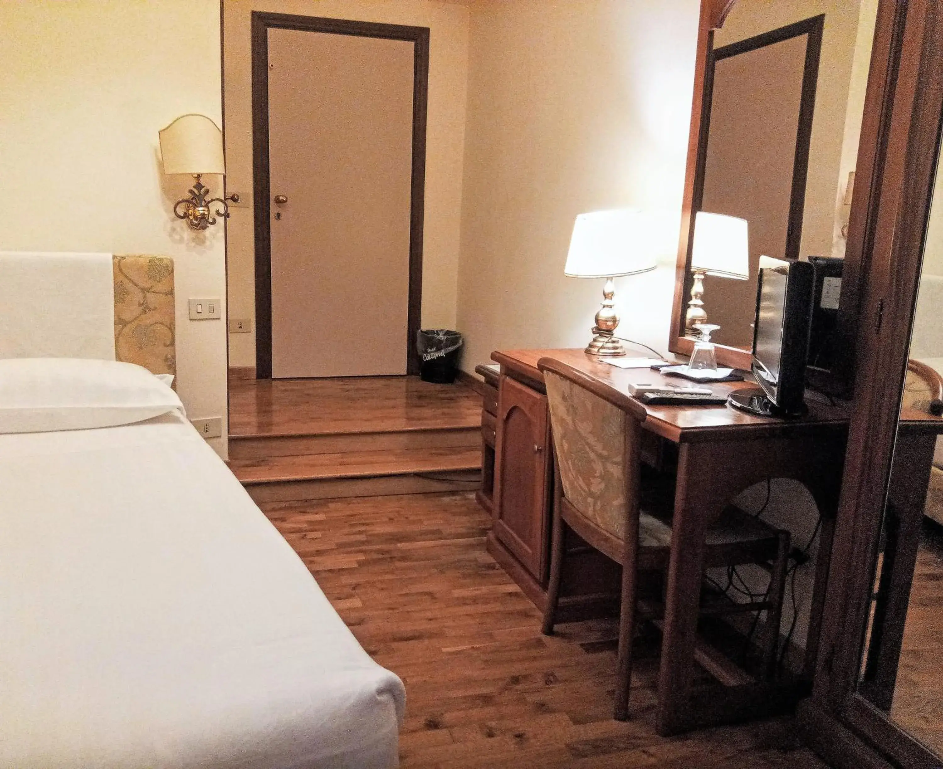 Single Room in Hotel Cortina
