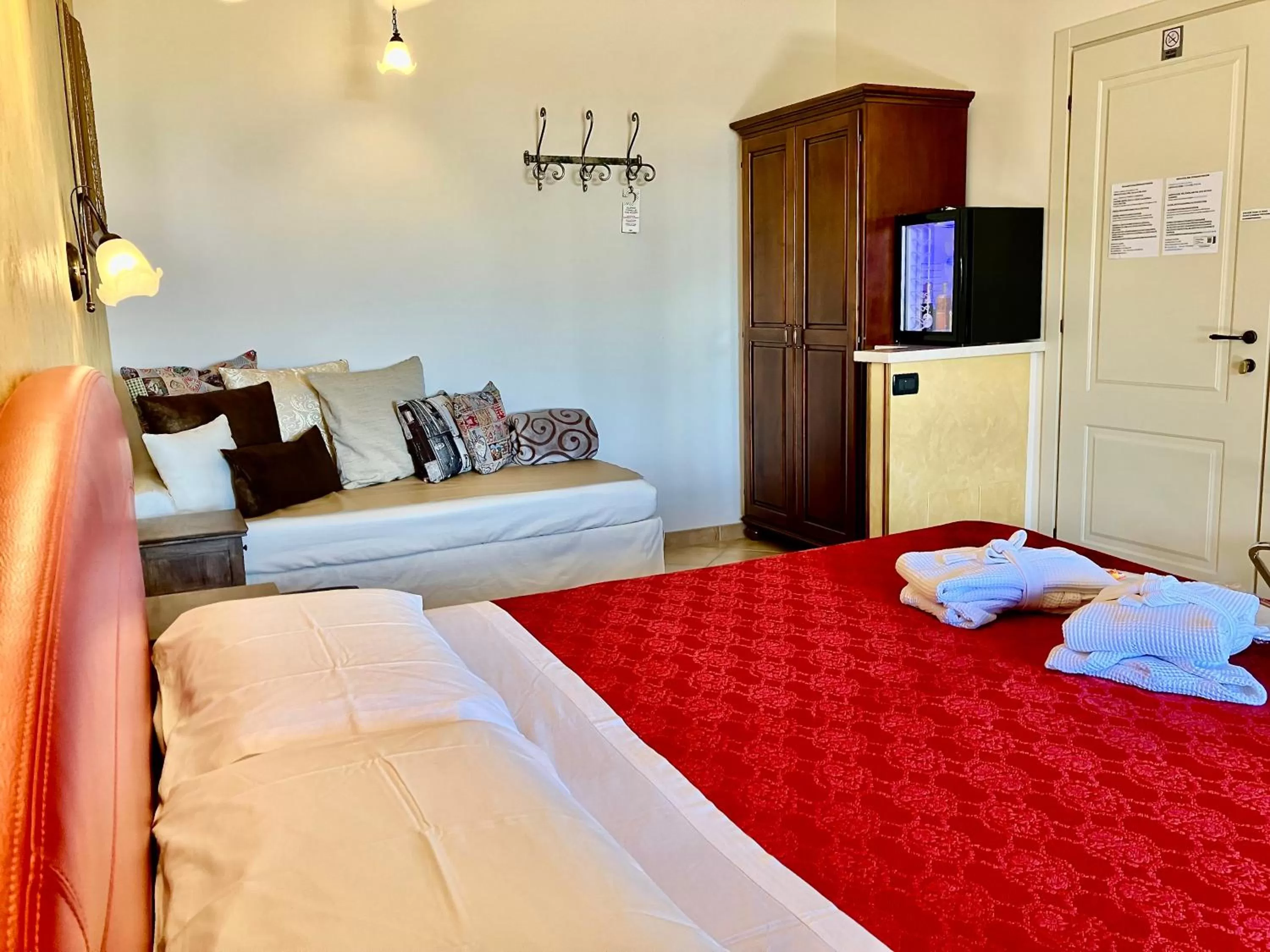 Spring, Bed in B&B Desenzano Paradise