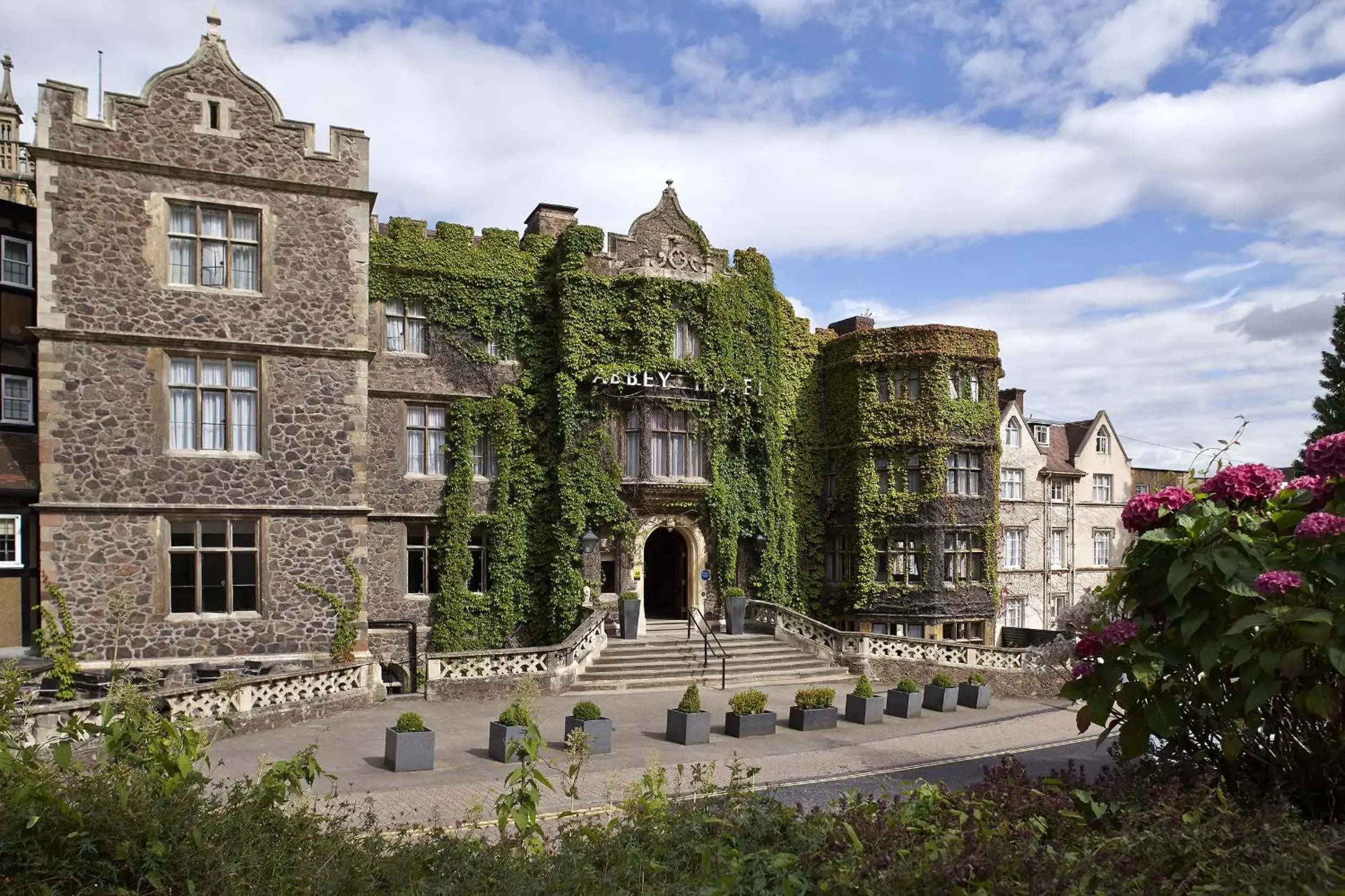 Facade/entrance, Property Building in The Abbey