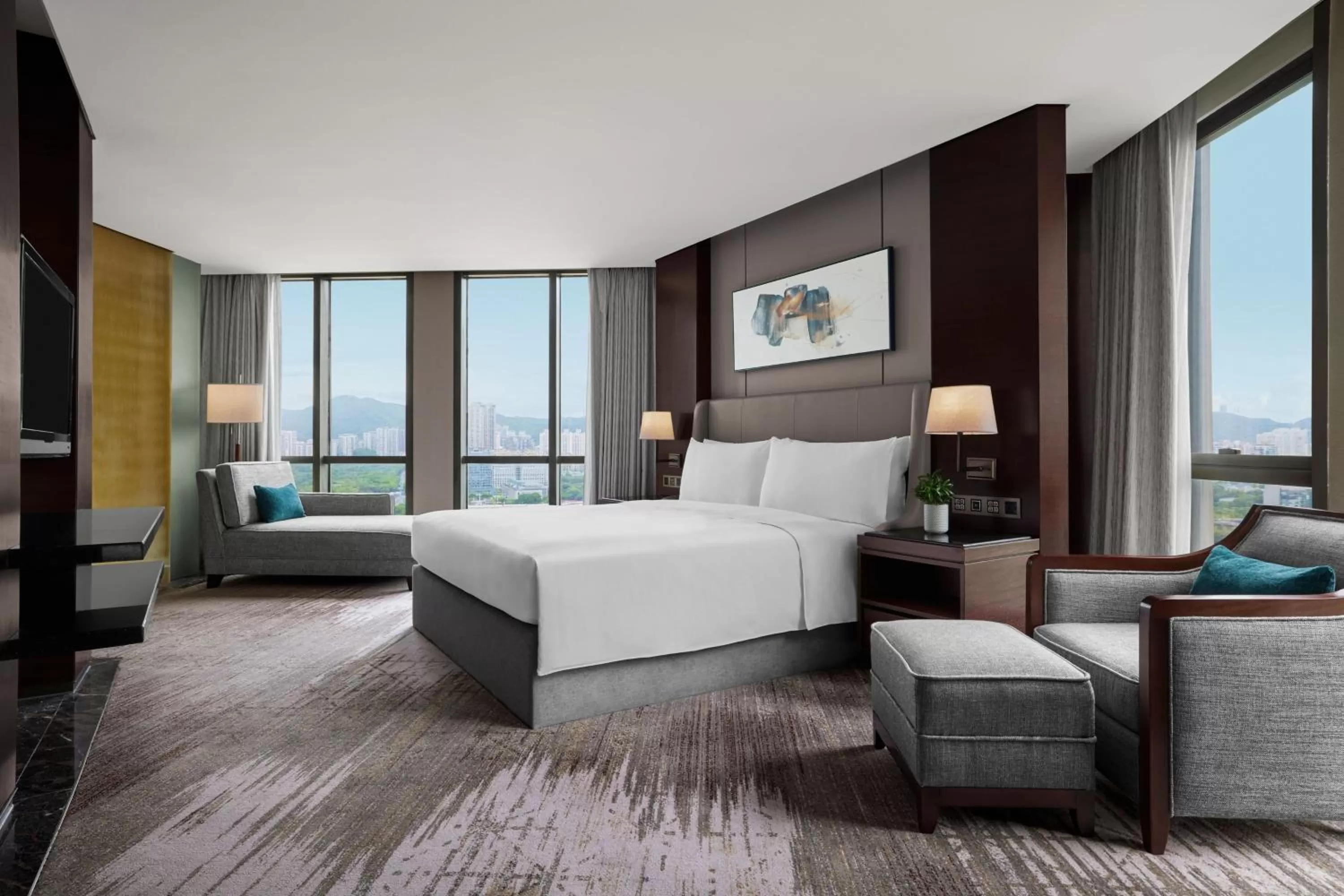 Photo of the whole room, Bed in JW Marriott Hotel Shenzhen