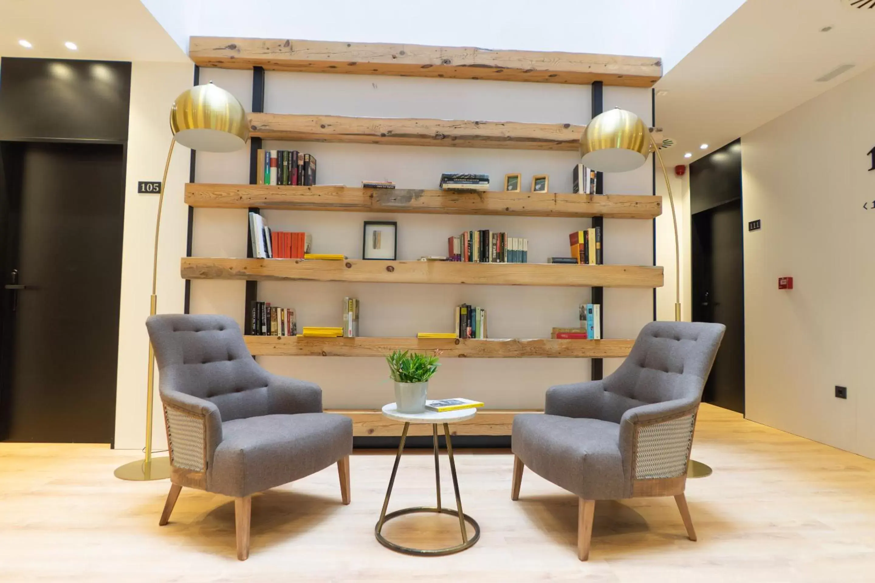 Library, Seating Area in Hotel Boutique Puerta de las Granadas