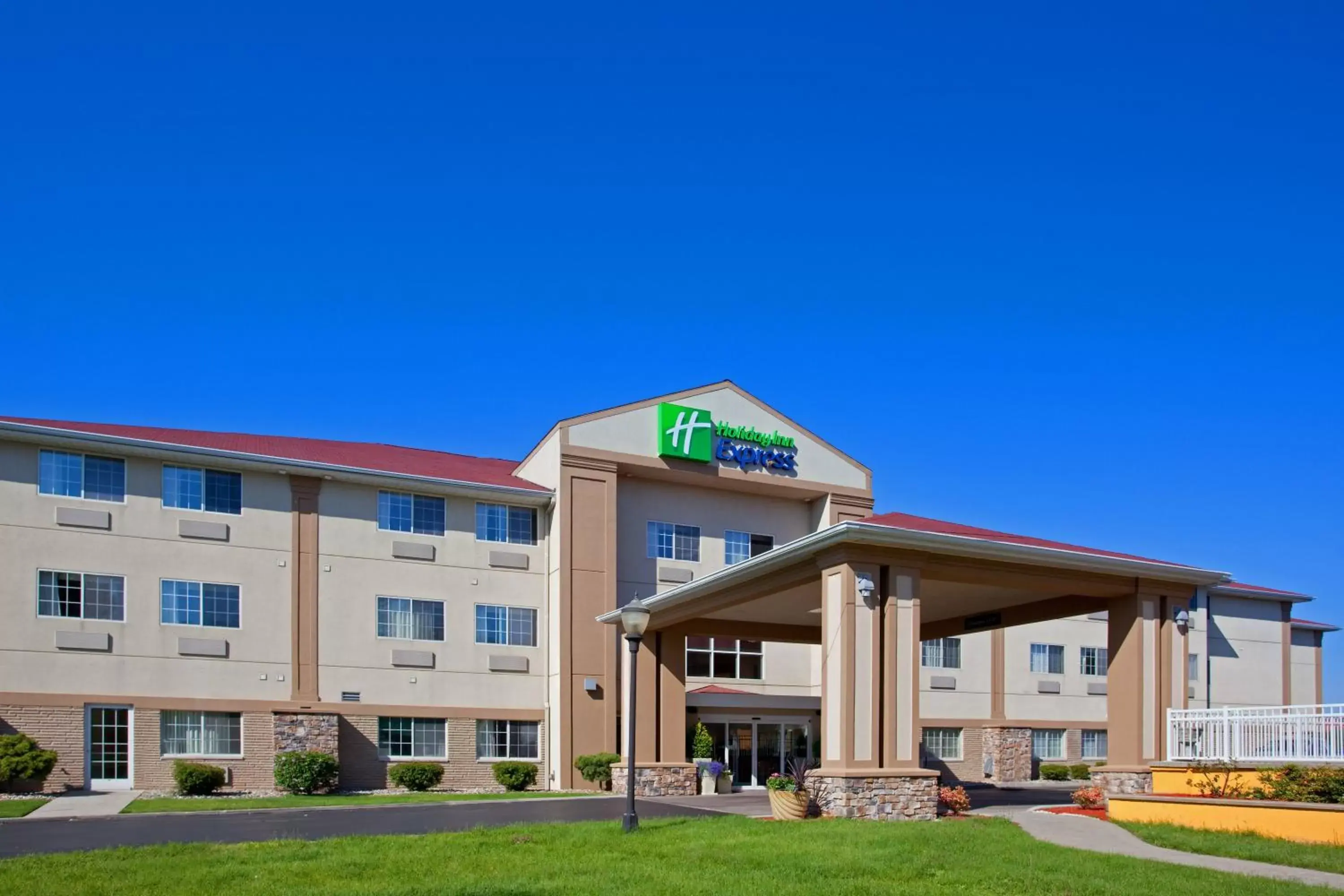 Property building in Holiday Inn Express Hotel & Suites-Saint Joseph by IHG Property building in Holiday Inn Express Hotel & Suites-Saint Joseph by IHG