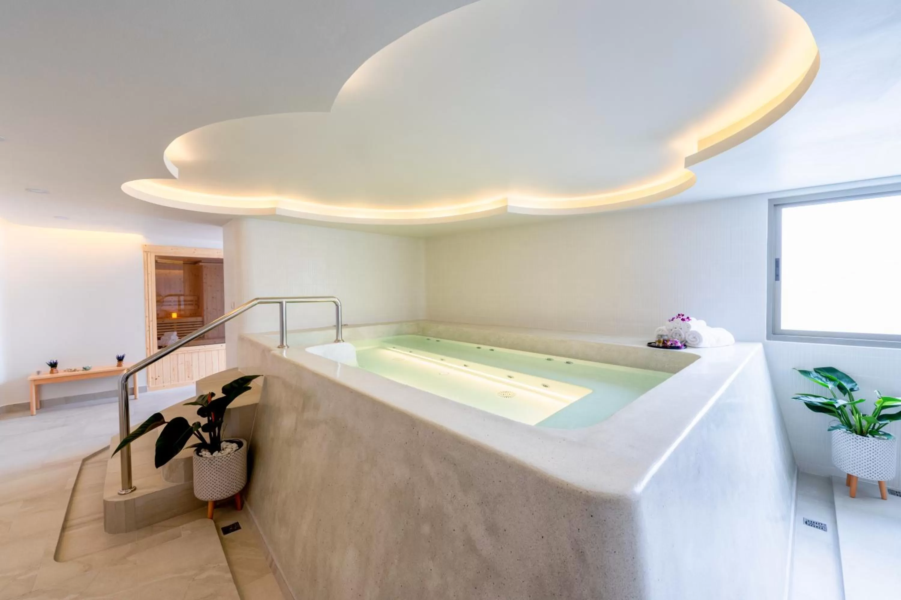 Hot Spring Bath in HOMA Si Racha