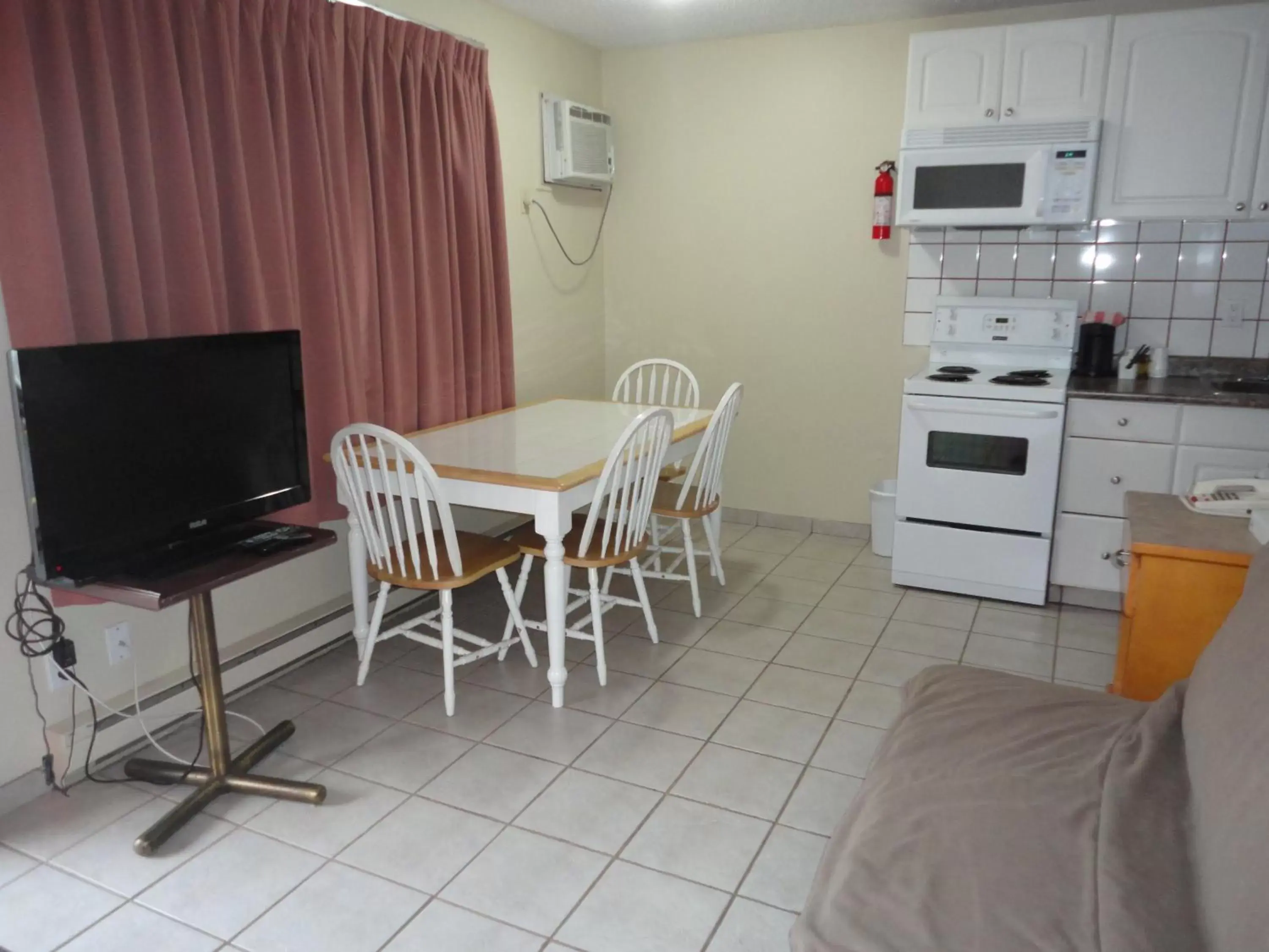 Dining Area in Canadas Best Value Inn & Suites-Vernon