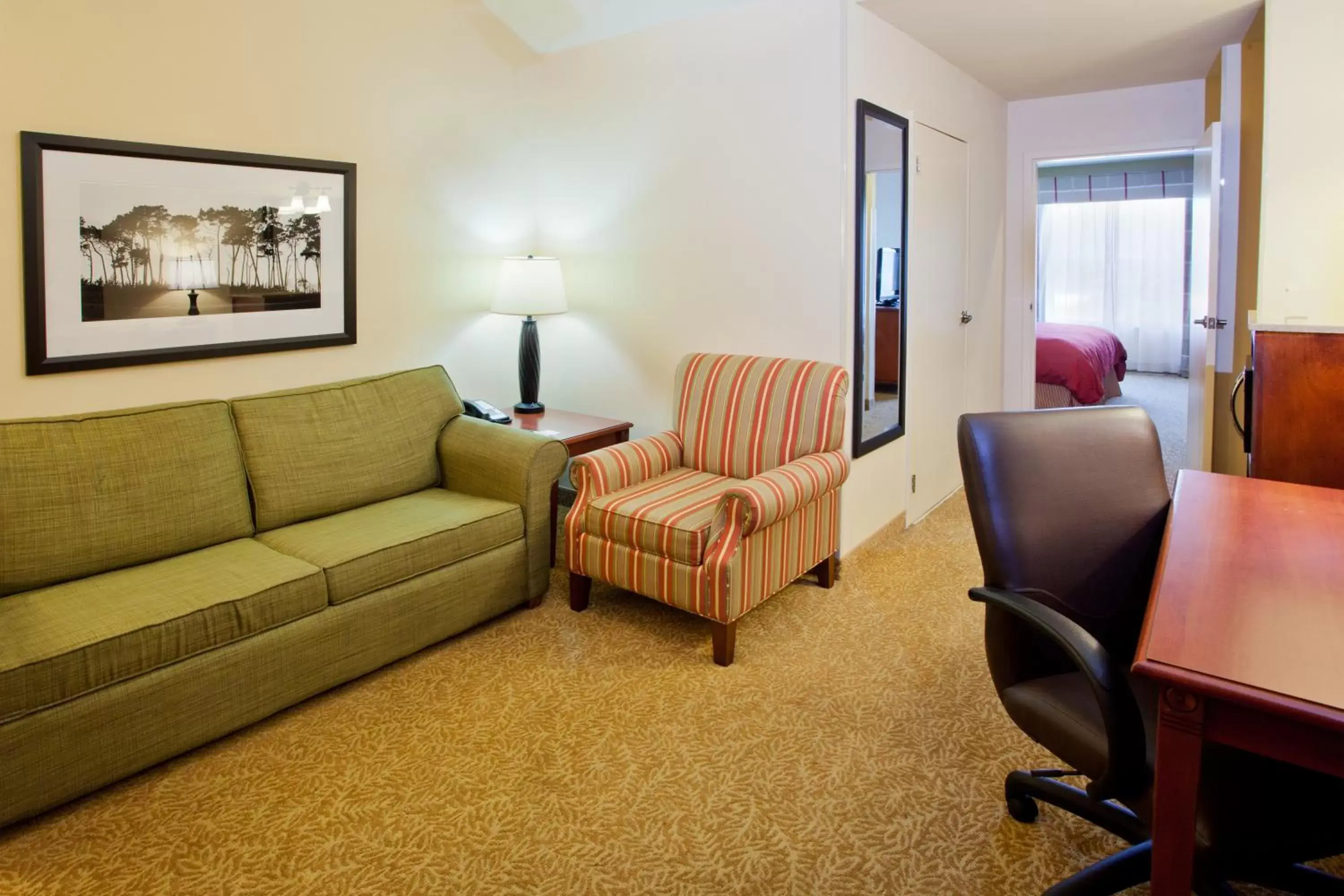 Living room, Seating Area in Country Inn & Suites by Radisson, Atlanta I-75 South, GA