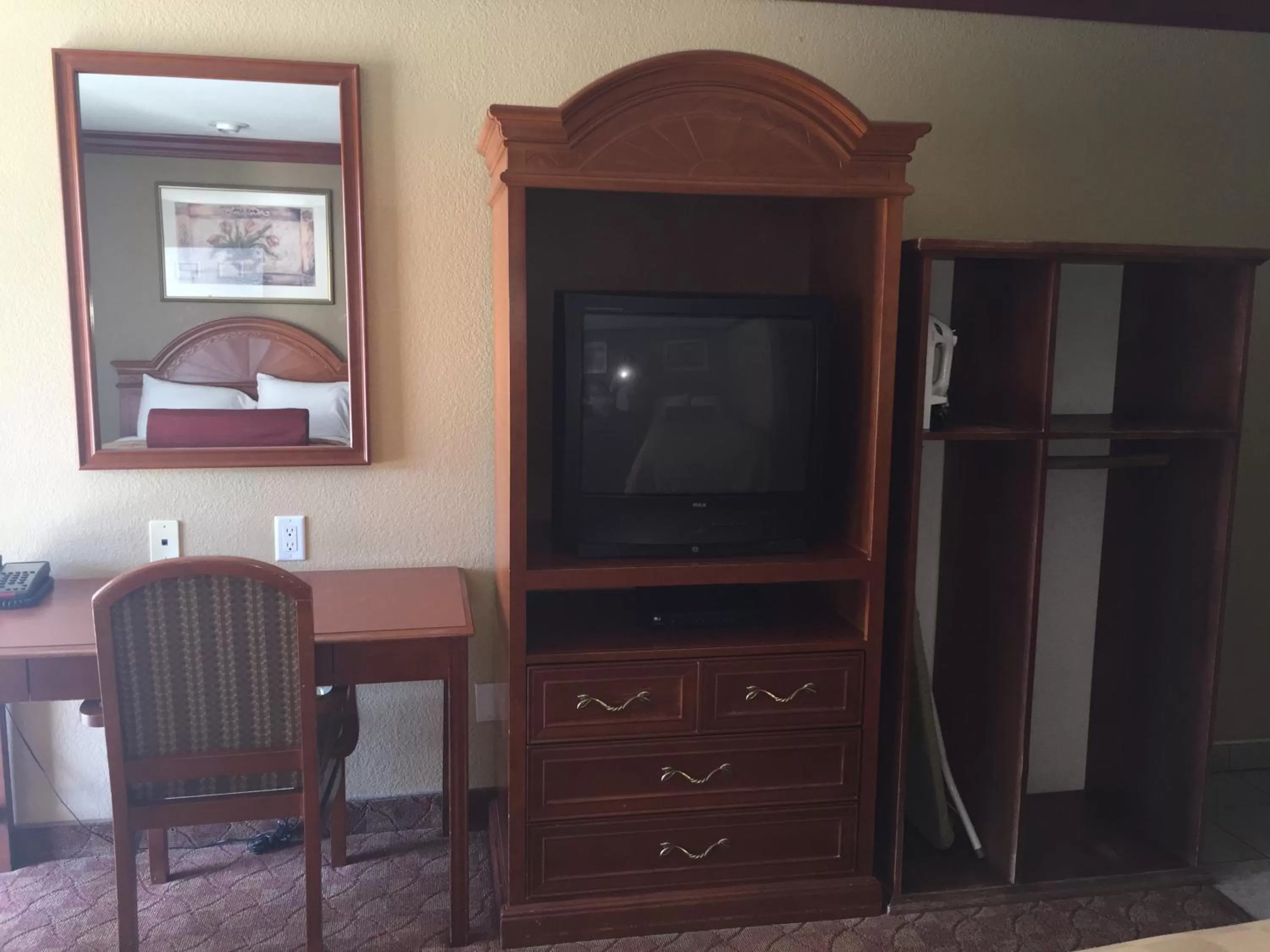 TV and multimedia in Thunderbird Lodge