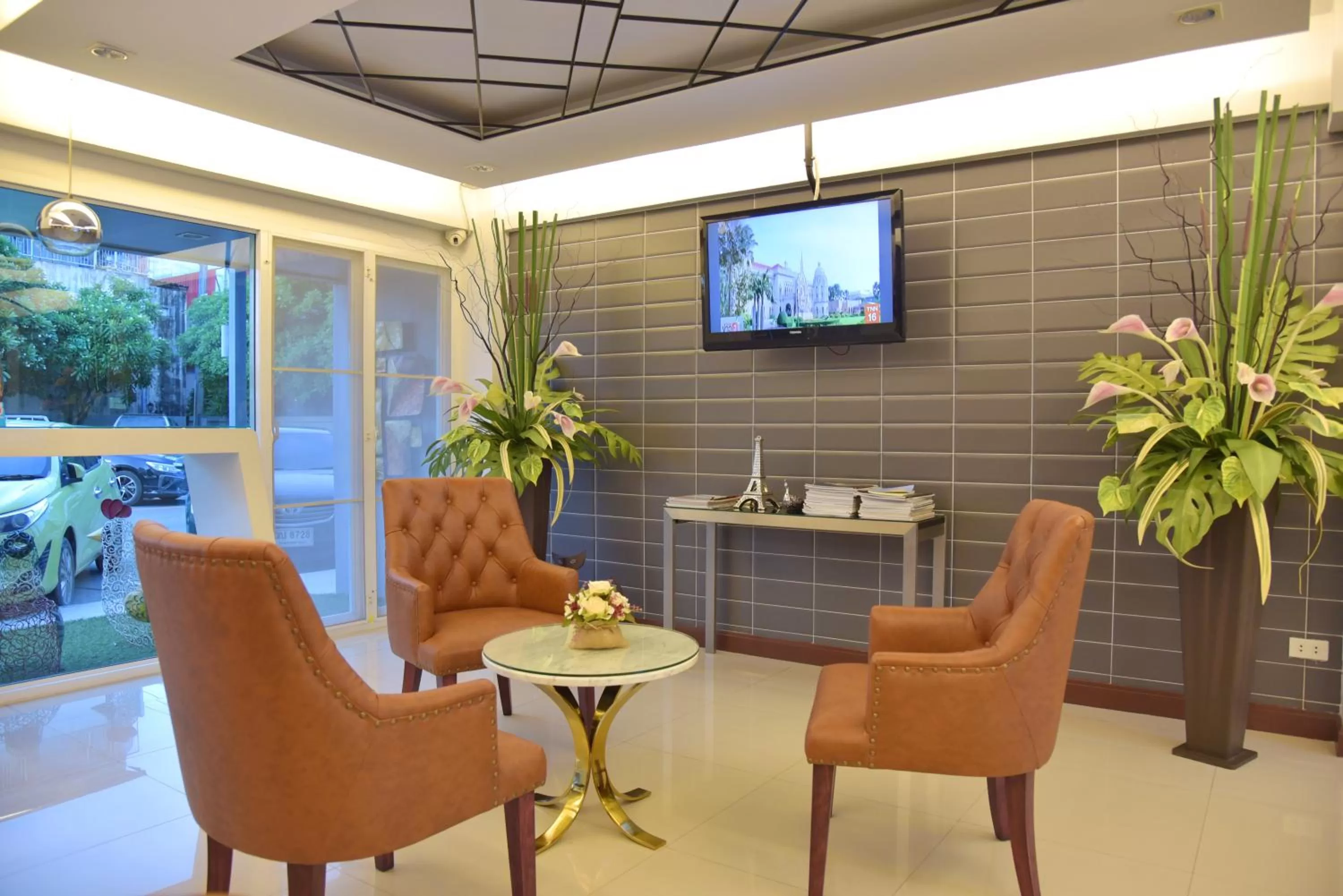 Communal lounge/ TV room, Seating Area in BaanHim