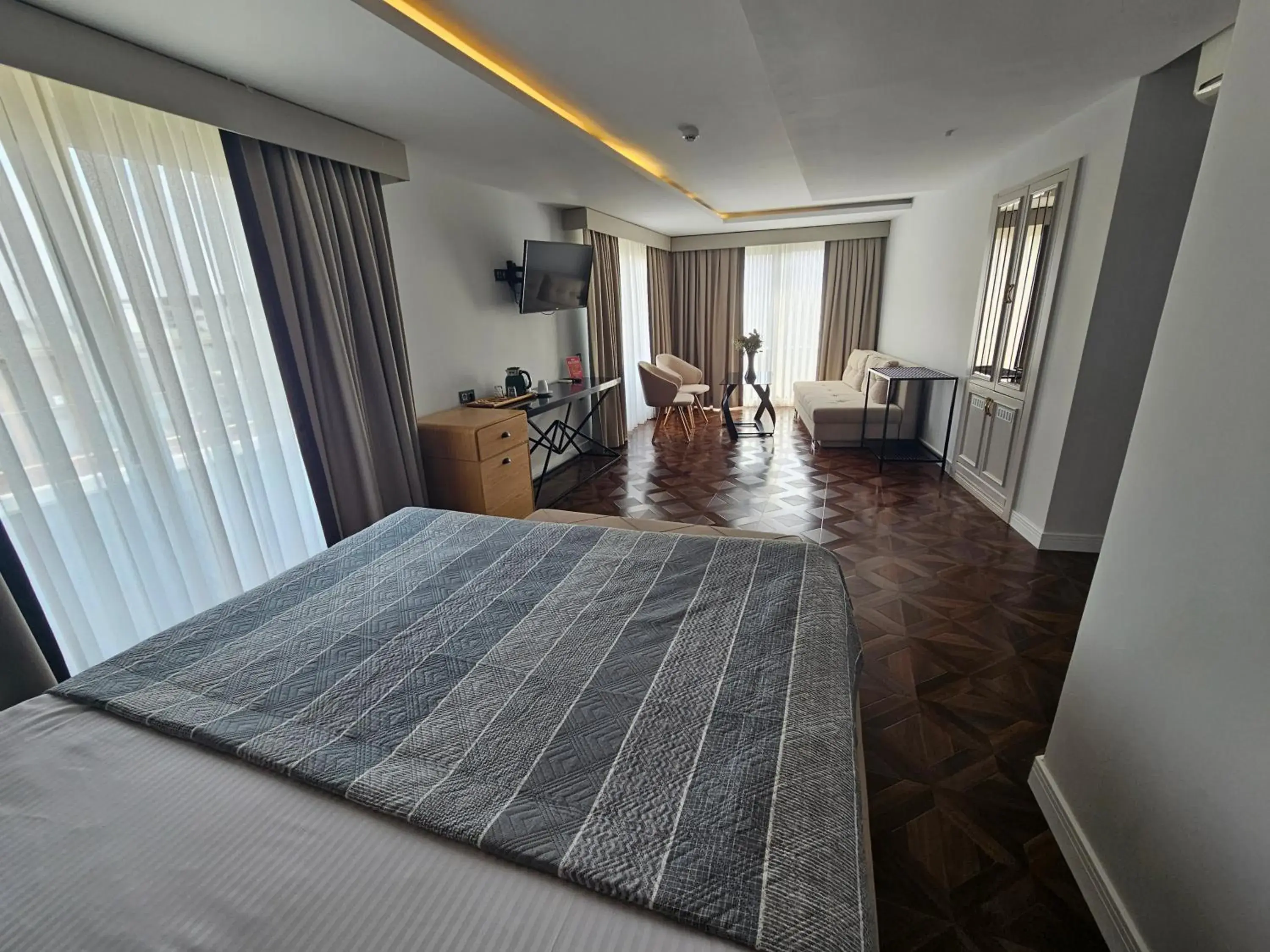 Living room in Anthemis Hotel